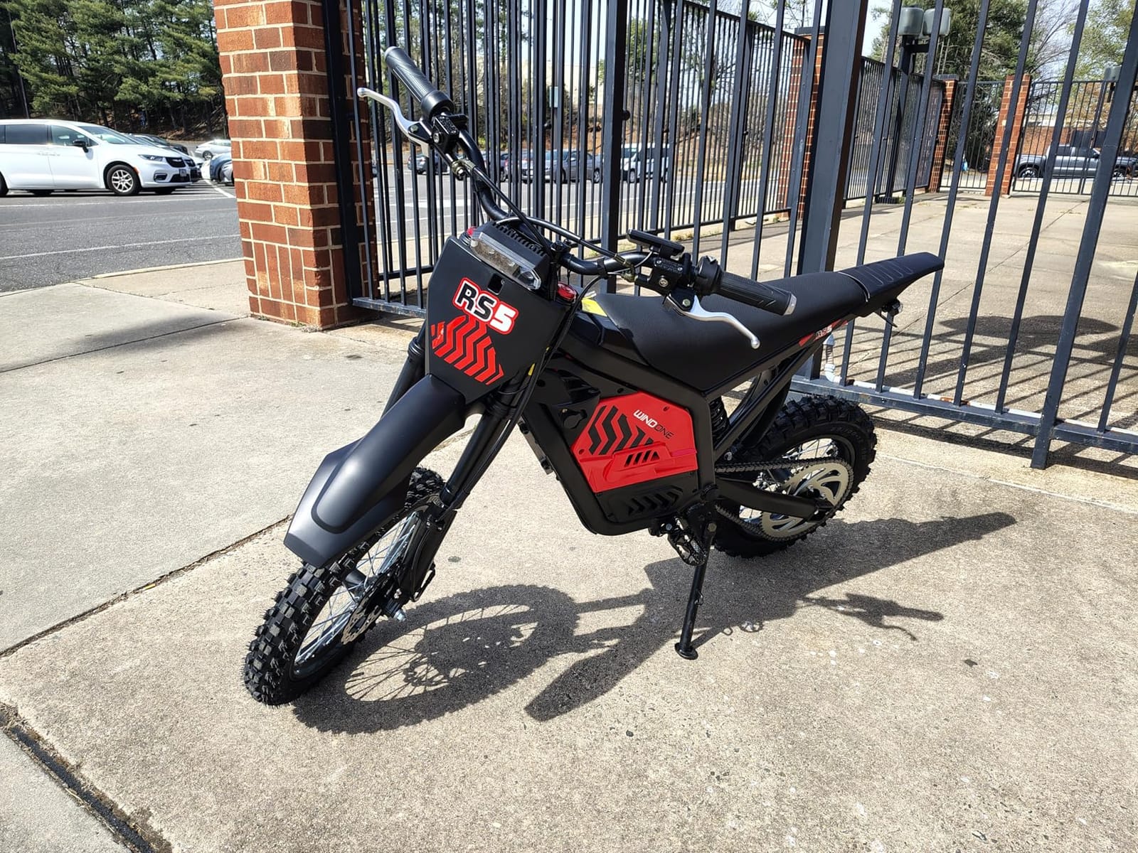 Windone RS5 Electric Dirt Bike for Teens & Adults (13+), Up to 37 MPH | 45 Miles Range, 2200W Peak Motor, 14
