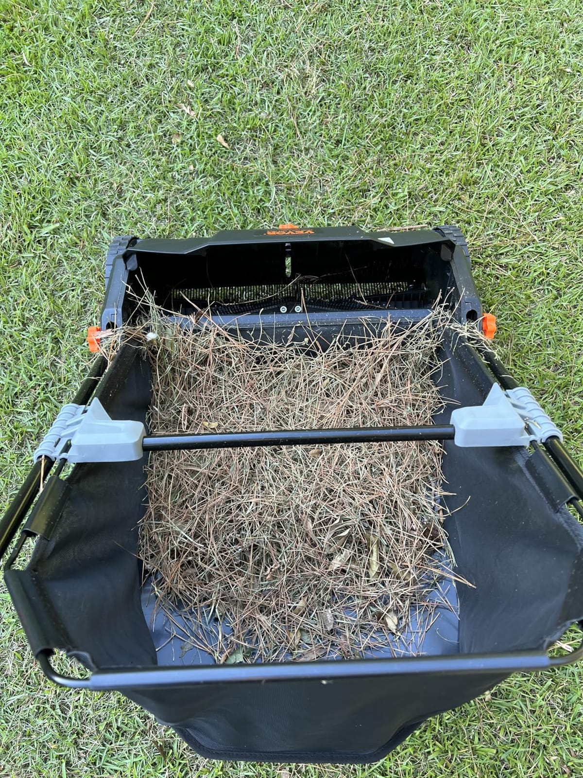 VEVOR Push Lawn Sweeper 26 in Leaf & Grass Collector 7 cu. ft. Hopper Bag | Heavy Duty Yard Sweeper with Adjustable Brush Height, Spinning Brushes, Rubber Wheels for Leaves Grass Cleanup, Black/Orange customer photo 1