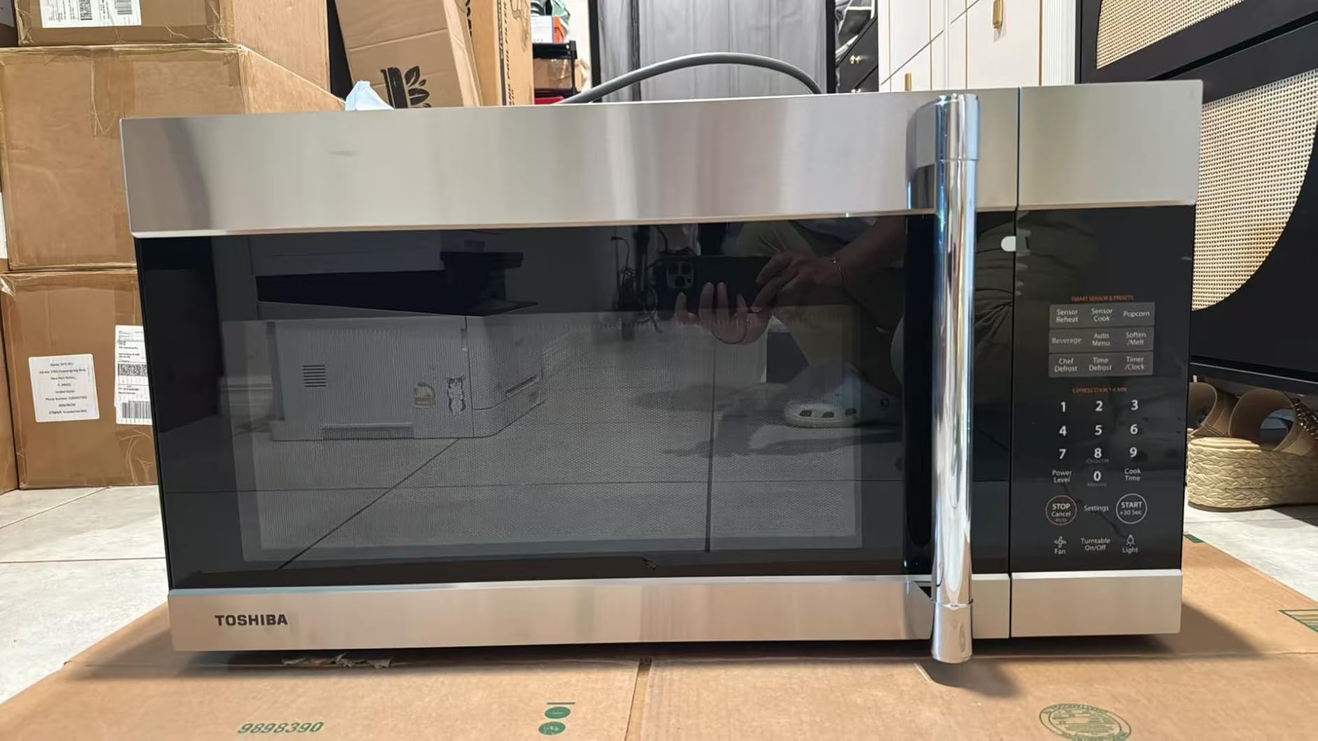 TOSHIBA Over-the-Range Microwave Oven, 1.9 Cu.Ft, 1000W, Stainless Steel | Easy Installation, Soft Close Door, ChefDefrost, Sensor Cooking, 400 CFM Ventilation, Stainless Steel customer photo 2