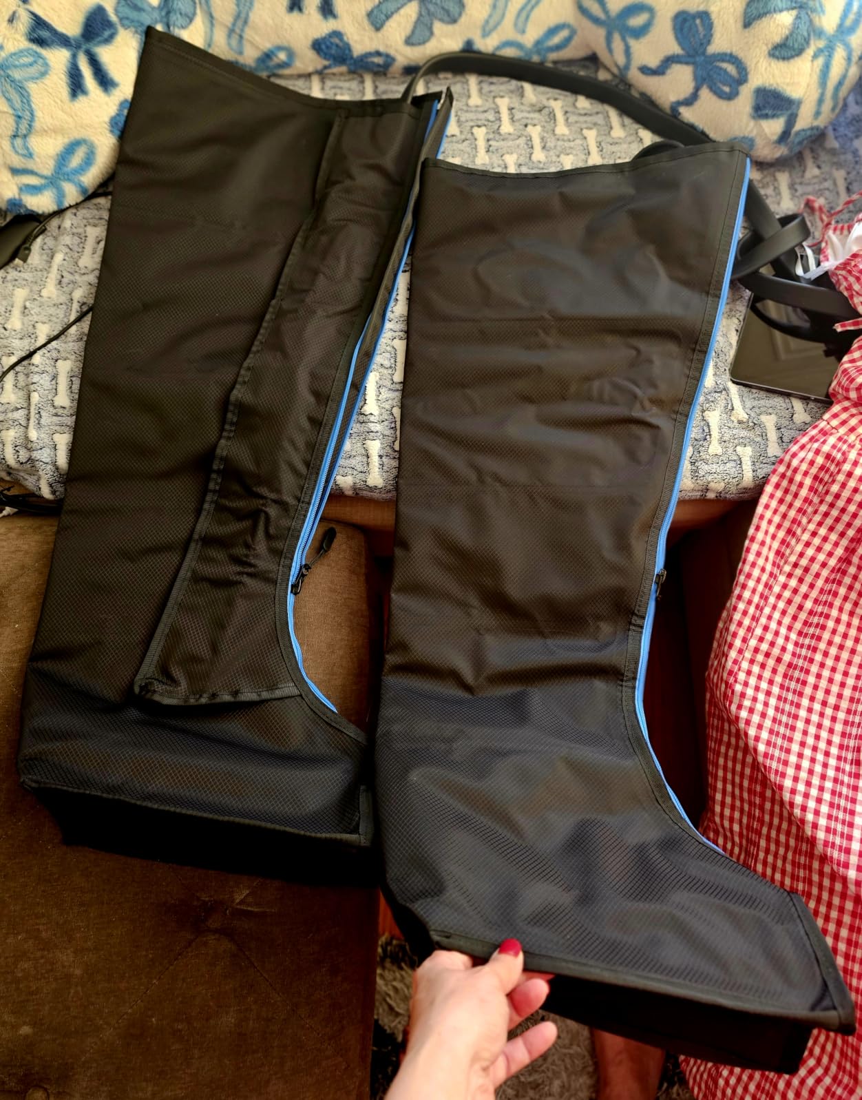 Sequential Leg Compression Massager for Circulation: Full Leg Air Compression Boots for Massage Therapy & Fatigue Relief (Medium) customer photo 1