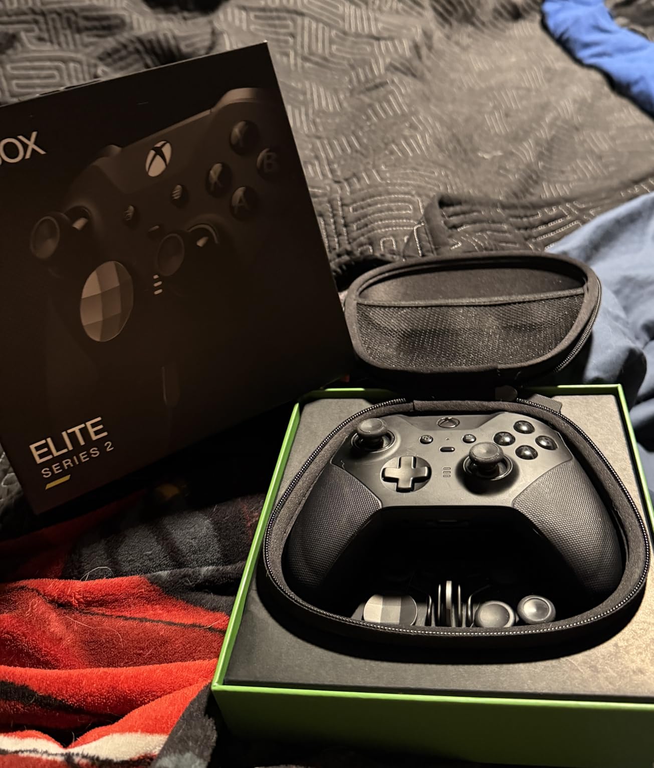 Xbox Wireless Gaming Controller | Elite Series 2 Core | Robot White | Consoles, PCs, TVs, mobile, and more | Adjustable Thumbsticks | Trigger Locks customer photo 2