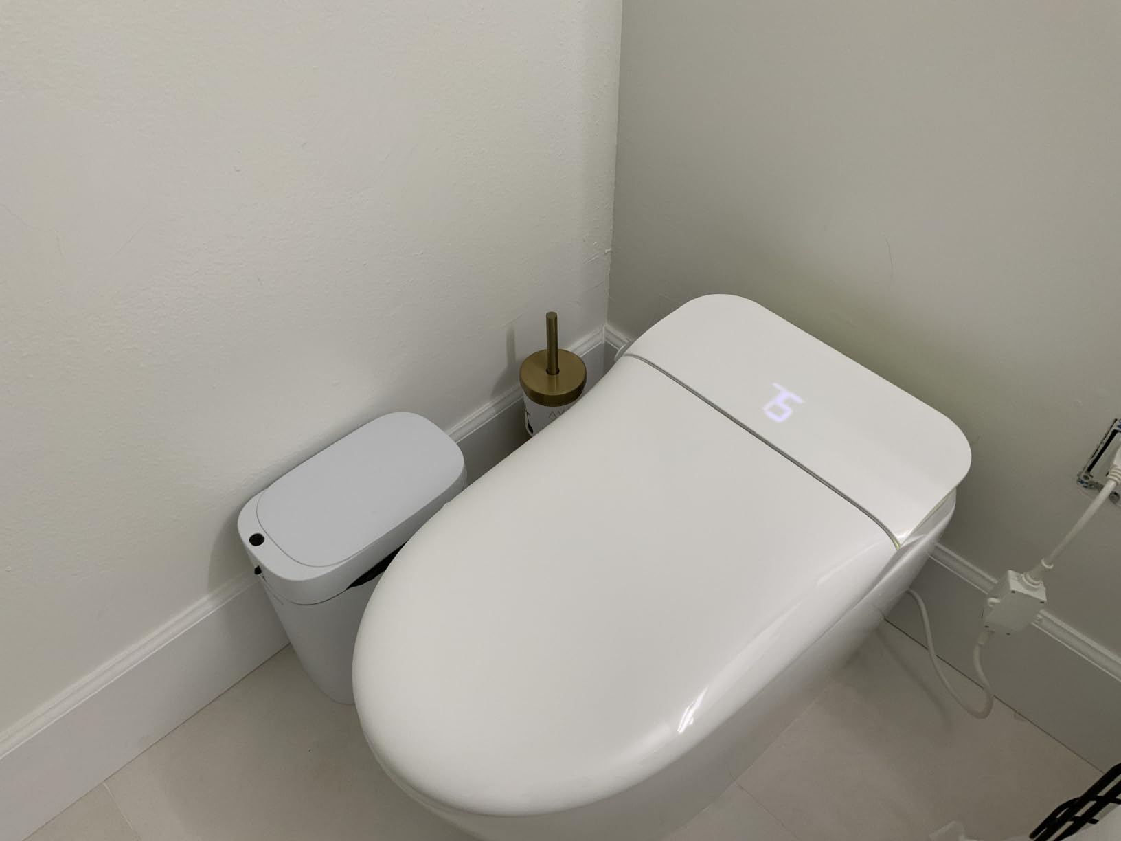 Smart Toilet with Bidet Built in, Dual Flush, Foam Shield, Manual Lid customer photo 2