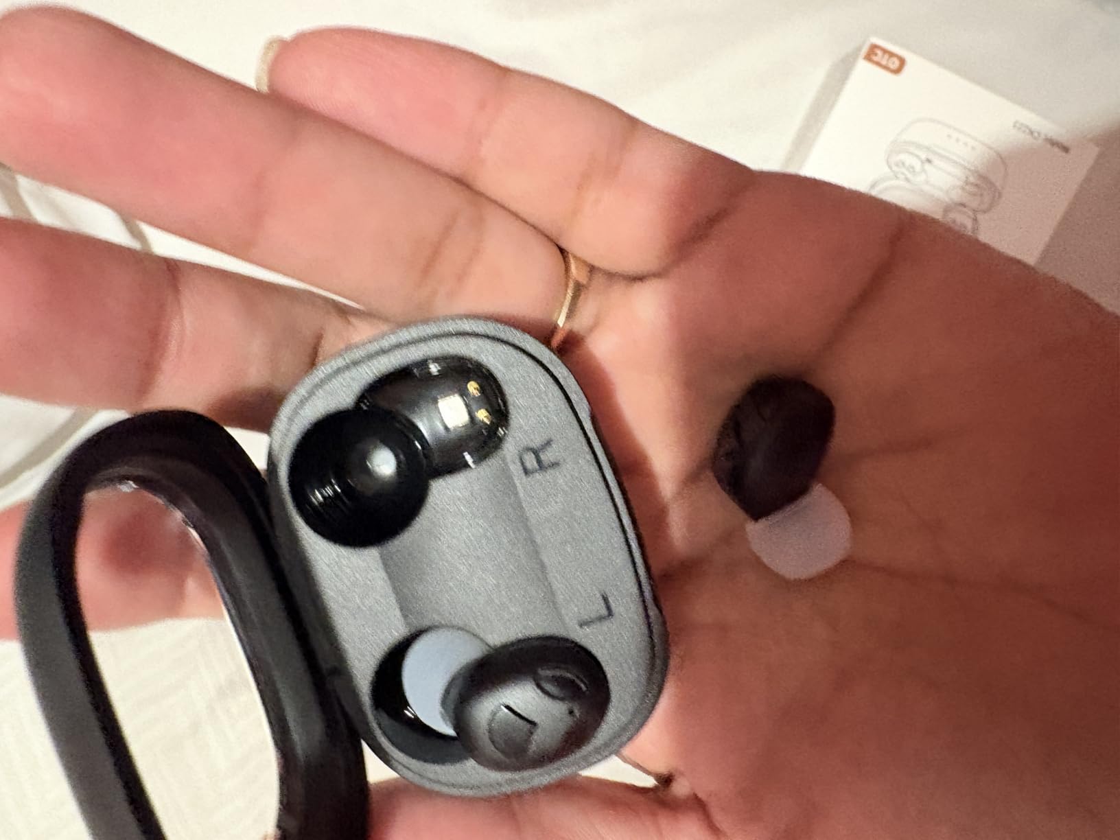 Karthus OTC Hearing Aids for Seniors & Adults, Rechargeable Hearing Aids with Noise Cancelling & Clear Sound, 16-Channel Digital DSP & 2 Environment Modes, 80+ Hour Battery Life, White customer photo 2