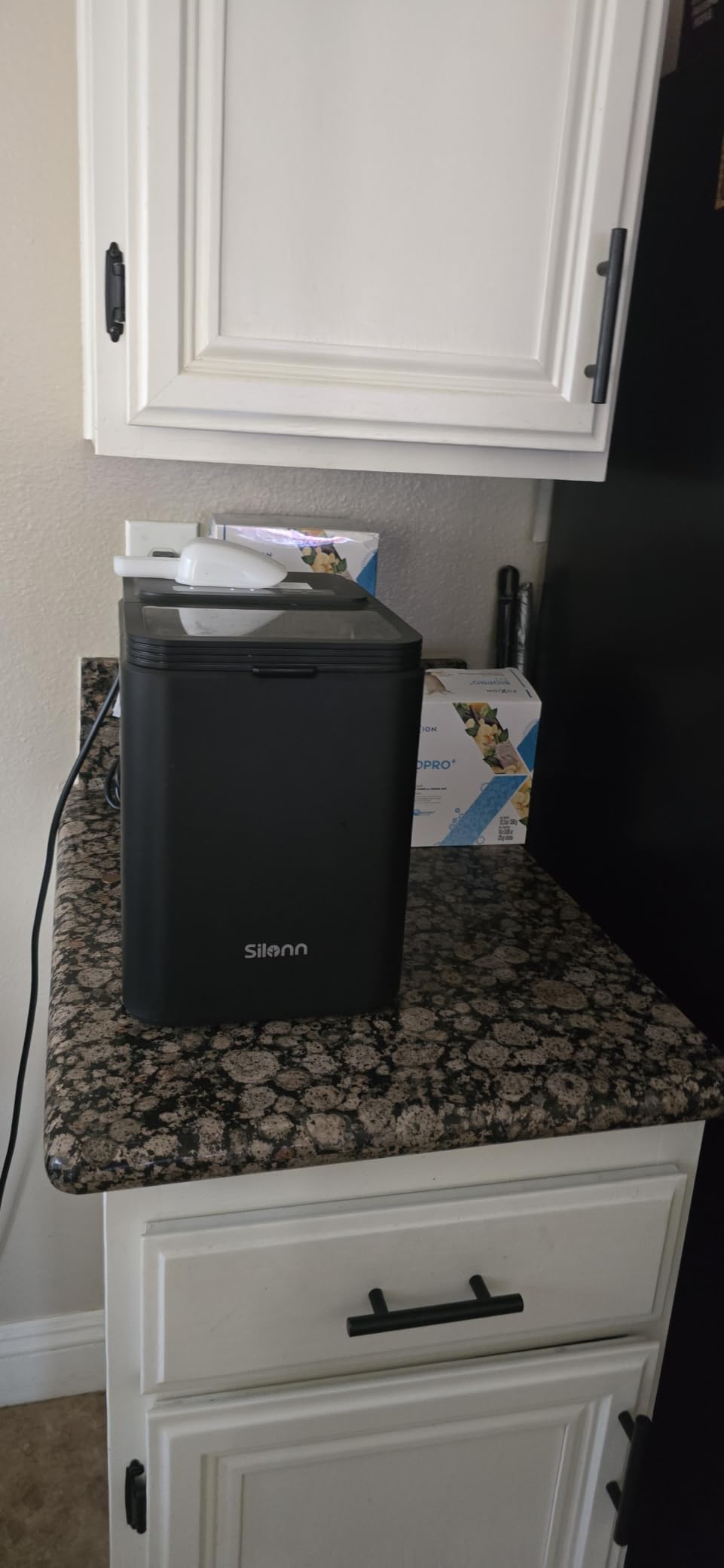 Silonn Ice Maker Countertop, 8 Cubes in 6 Mins, 26.5lbs/24H, Self-Cleaning customer photo 2