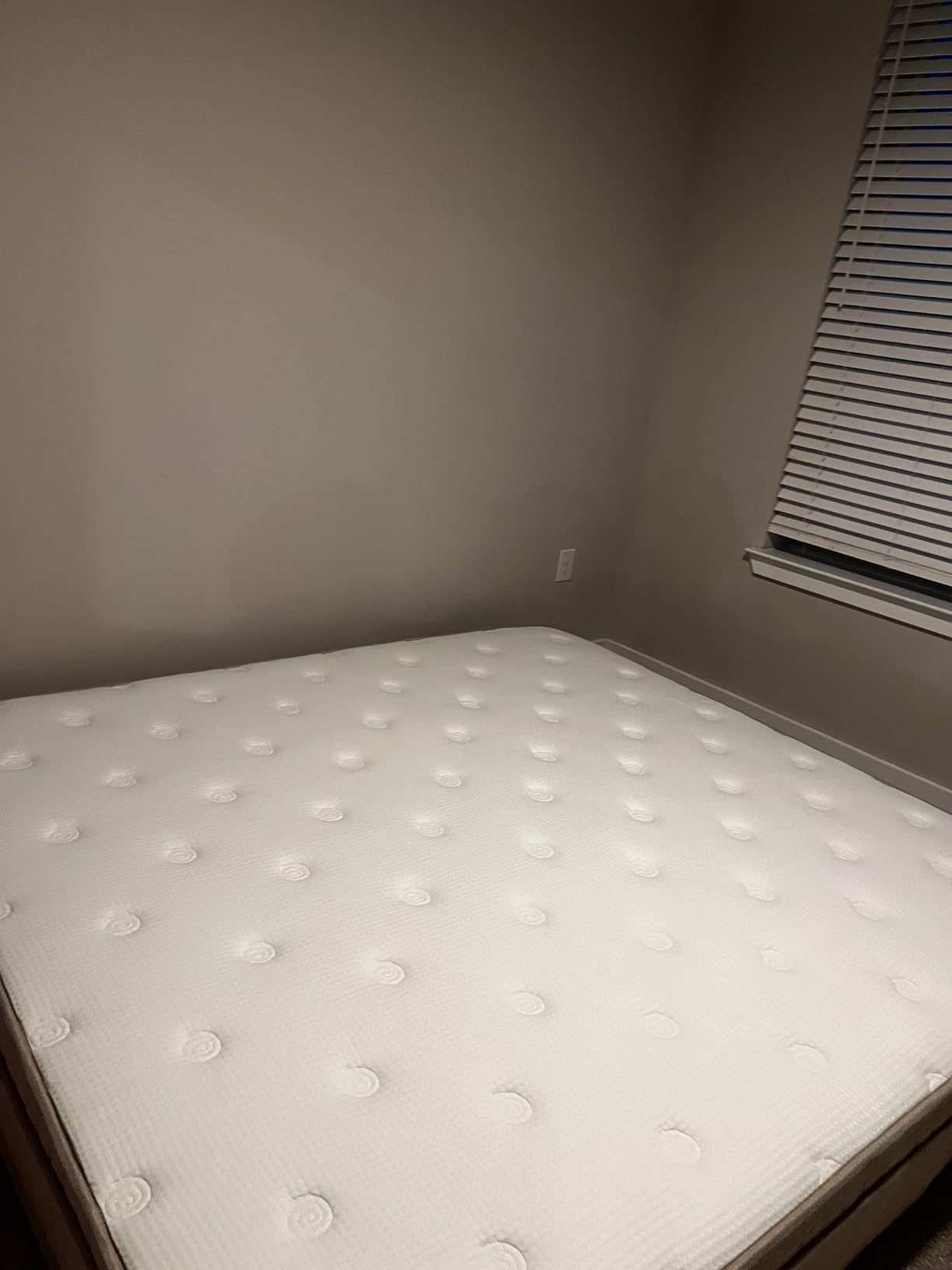 BedStory 14 inch Firm Queen Mattress, Deep Sleep Hybrid Mattresses in a Box, Zoned Lumbar Support for & Back Pain Relief, Made in USA, CertiPUR-US Certified, 365 Night Trial, 10-Year Warranty customer photo 1
