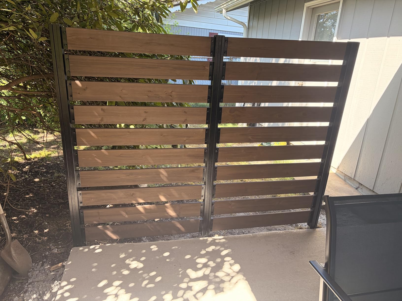 MUPATER 5FT x 6.5FT No-Dig Wood Privacy Screen, Outdoor Screen Panel for Hard Surfaces & Soil, 2 Way to Use, Aluminum Post, Decorative Fence Panel, Air Conditioner Enclosure, Brown (2 Panels) customer photo 1