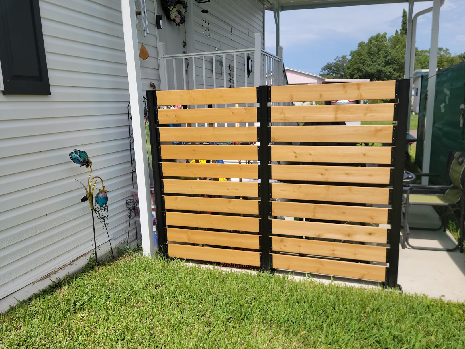 MUPATER 5FT x 6.5FT No-Dig Wood Privacy Screen, Outdoor Screen Panel for Hard Surfaces & Soil, 2 Way to Use, Aluminum Post, Decorative Fence Panel, Air Conditioner Enclosure, Brown (2 Panels) customer photo 2