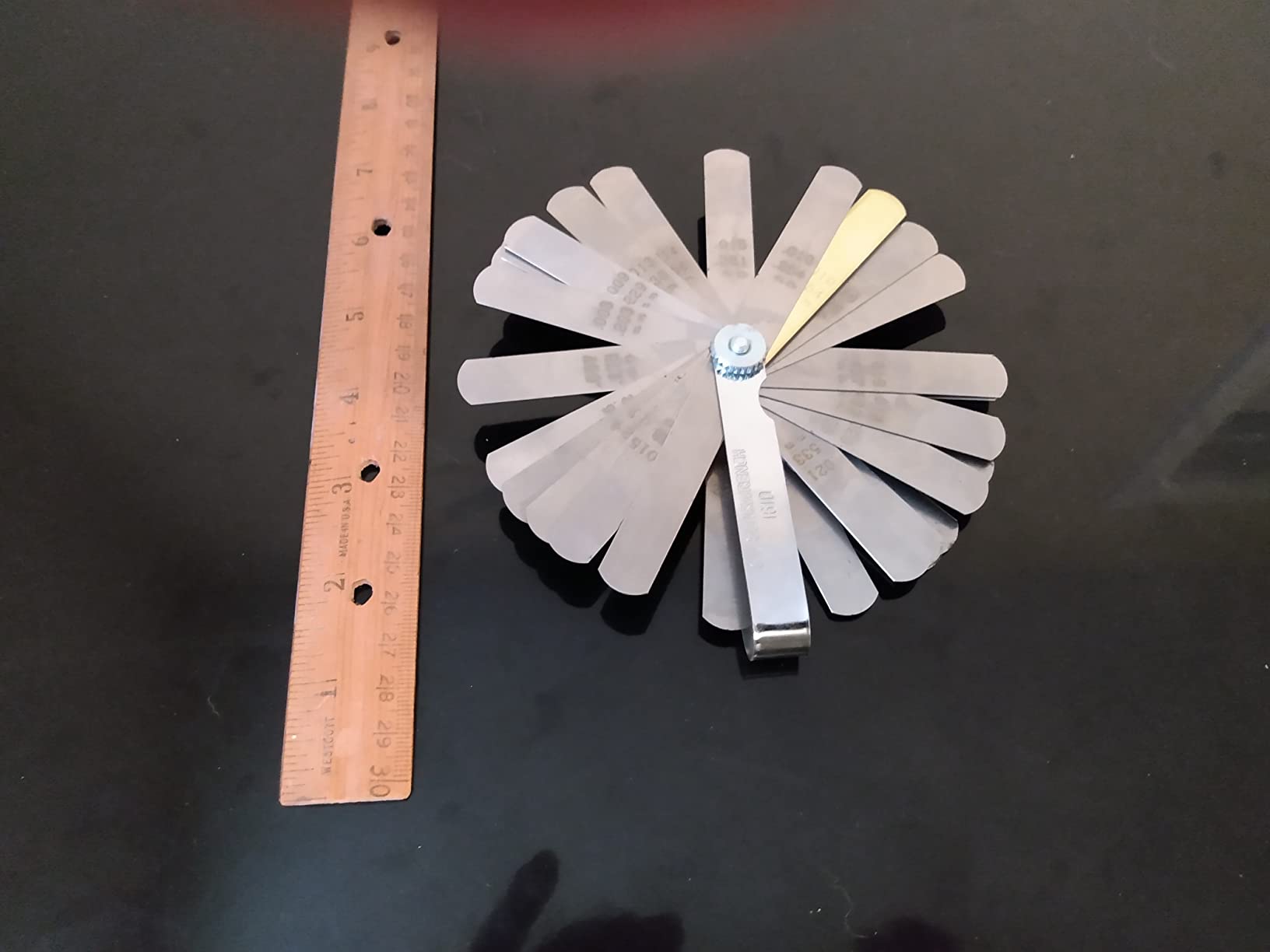 GEARWRENCH 32 Blade Deluxe SAE/Metric Feeler Gauge | 161D customer photo 1