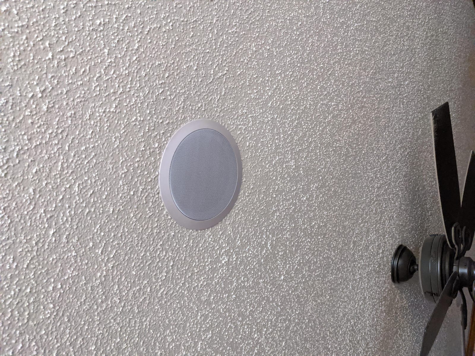 Pyle 6.5” Ceiling Wall Mount Speakers-Pair of 2-Way Midbass Woofer Speaker 1/2'' Polymer Dome Tweeter Flush Design w/70Hz-20kHz Frequency Response&200 Watts Peak Easy Installation-Pyle PDIC61RD customer photo 1