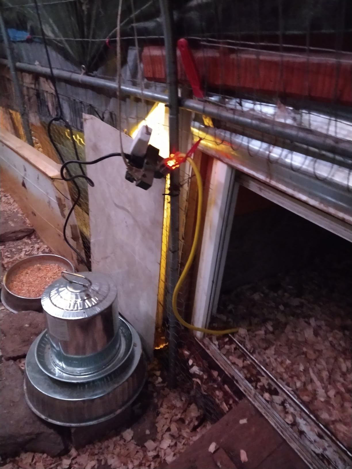 Farm Innovators HP-125 Heated Base for Metal Poultry Founts, 125W customer photo 2