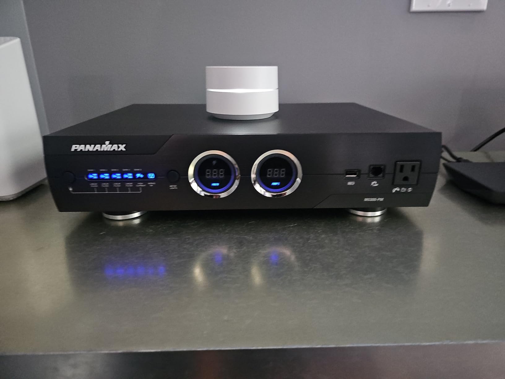 Panamax M5300-PM 11-Outlet Home Theater Power Conditioner | 2RU rackmount power conditioner, 11 outlets, 5 isolated banks, 15A, 500V protection customer photo 2