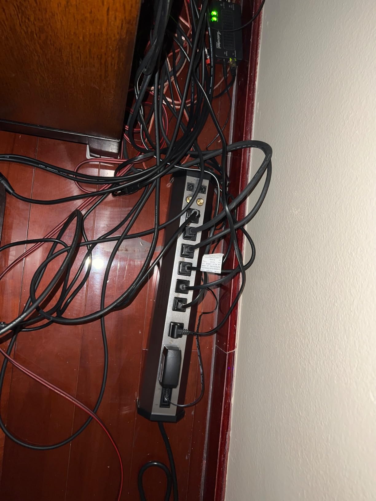 Furman PST-8 Power Station 8-Outlet Surge Protector, SMP Lift EVS 15A customer photo 2