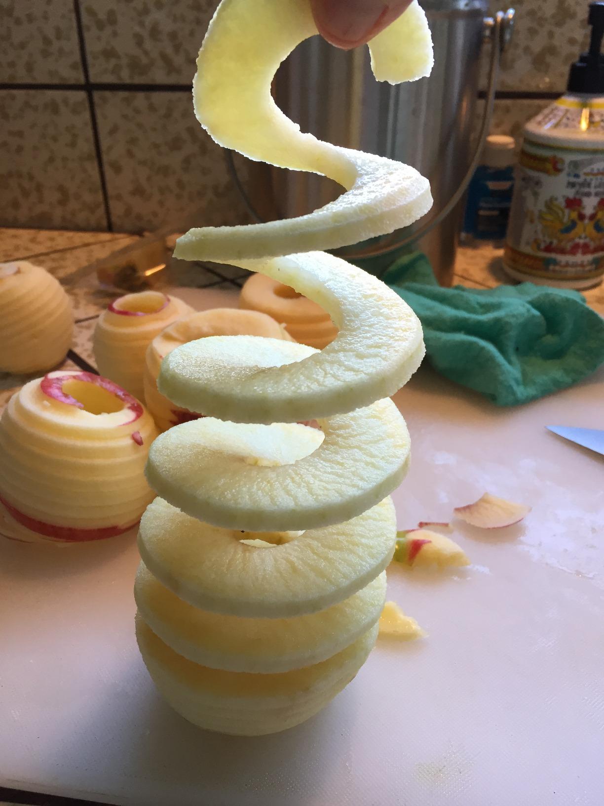 Heavy Duty Cast Iron Peeler with Stainless Steel Corer Slicer and Peeler Blades and a Strong Clamp Base, Apple Pie or Apple Crisp Maker customer photo 1
