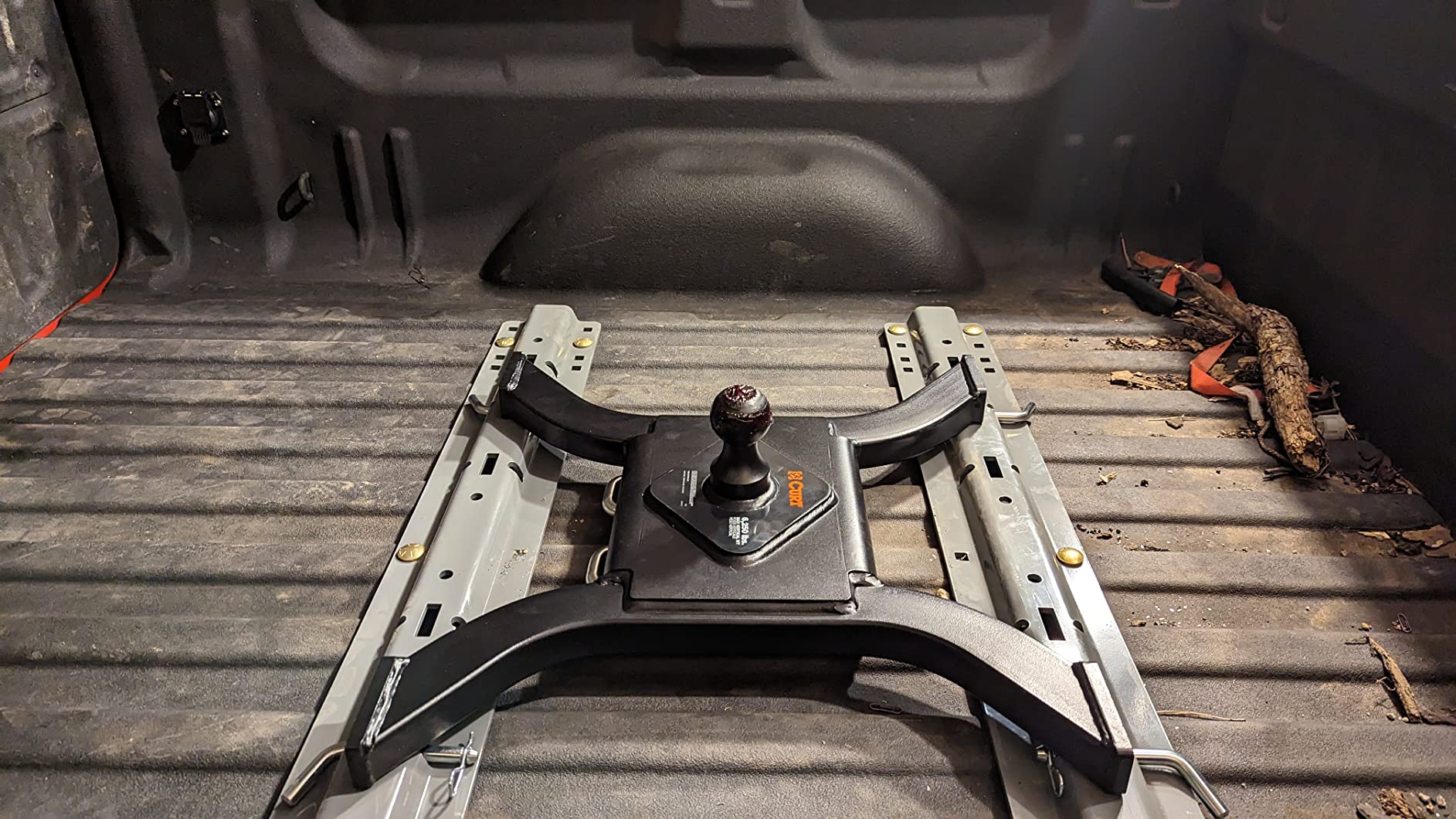 CURT 16085 Spyder 5th Wheel to Gooseneck Adapter Hitch, Fits Industry-Standard Rails, 25,000 lbs, 2-5/16-Inch Ball customer photo 2
