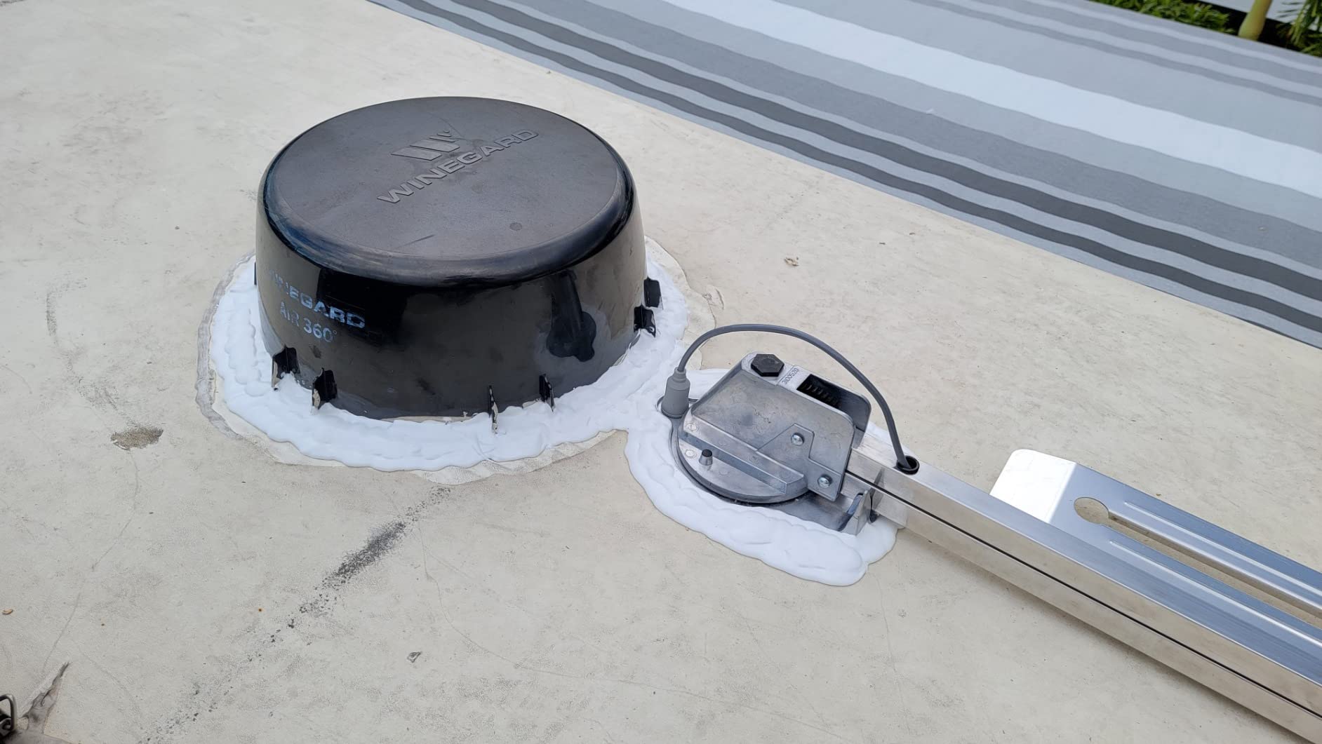 Winegard Sensar IV RVW-395 Amped Outdoor RV TV Antenna - Crank-Up Batwing customer photo 1