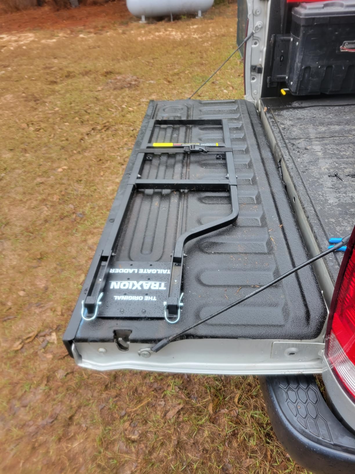 Traxion 5-100 Pickup Truck Tailgate Ladder, Fits Most 28–42 in. Tailgates, 300 lb Total Weight Capacity, Black customer photo 2