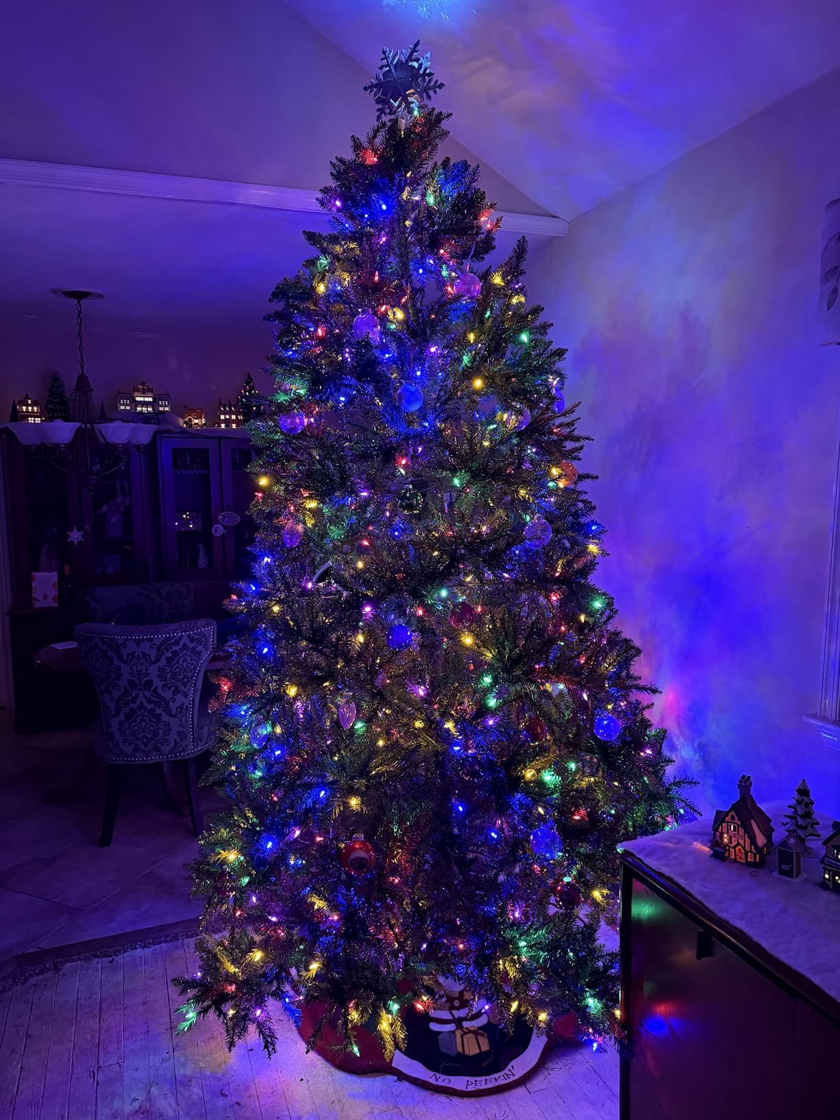 National Tree Company 7.5ft Pre-Lit Dunhill Fir Artificial Christmas Tree | 700 LED Lights, 10 Light Functions, 2,514 Tips, Foot Pedal, Includes Stand, Green customer photo 2