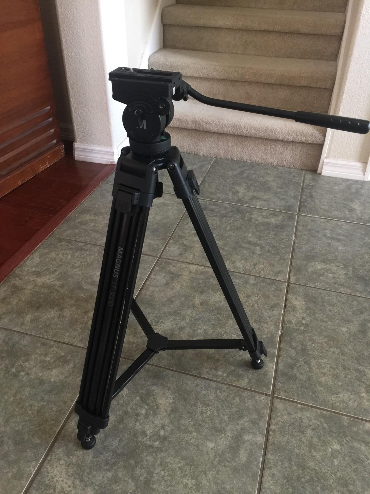 Magnus VT-300 Video Tripod with Fluid Head customer photo 1