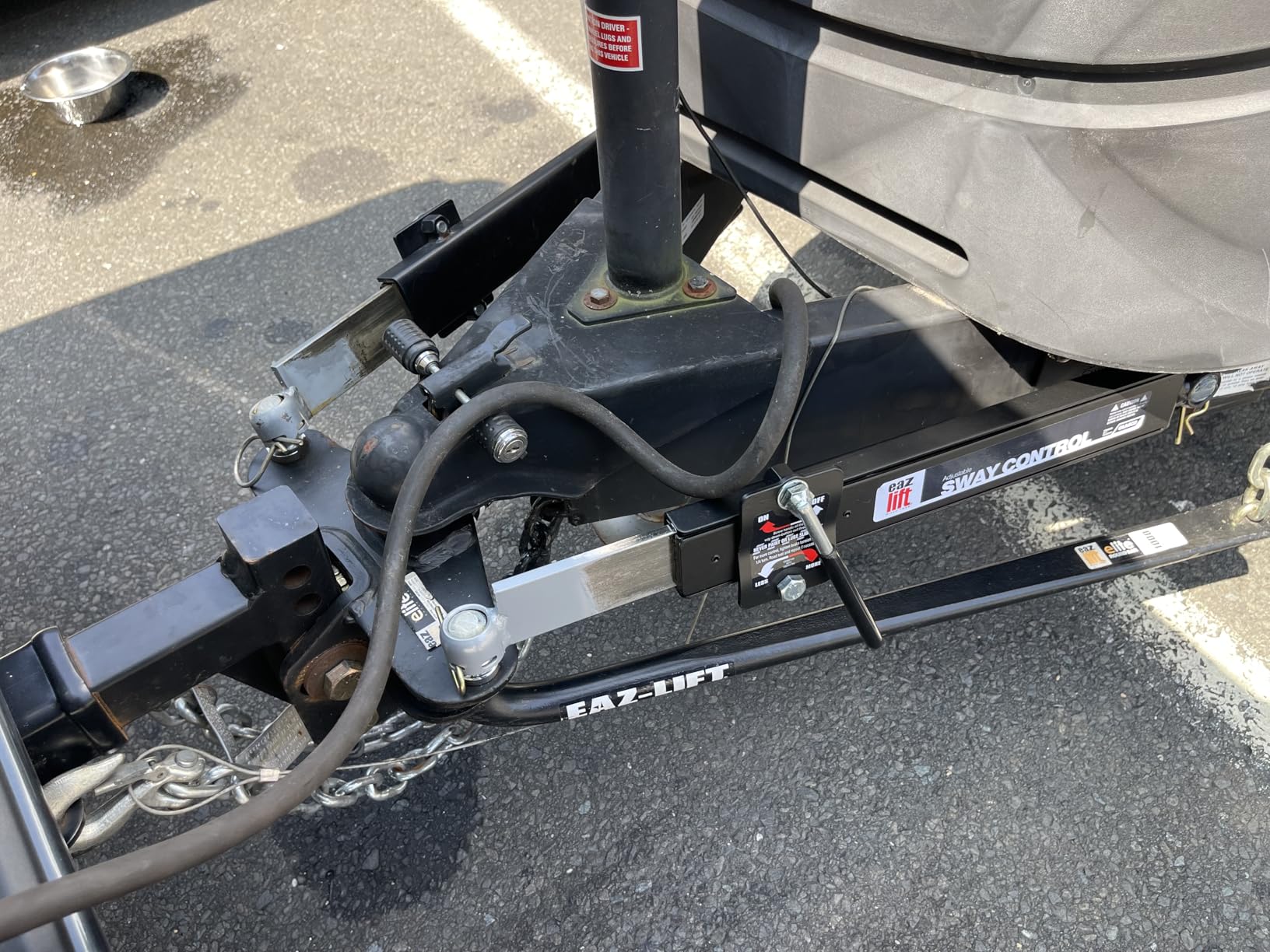 Camco Eaz-Lift Weight Distribution Lifting Hitch, Screw On Adjustable Sway Control RV Trailer Tow Accessory with Pads, Left Driver Side Mount, Black customer photo 1