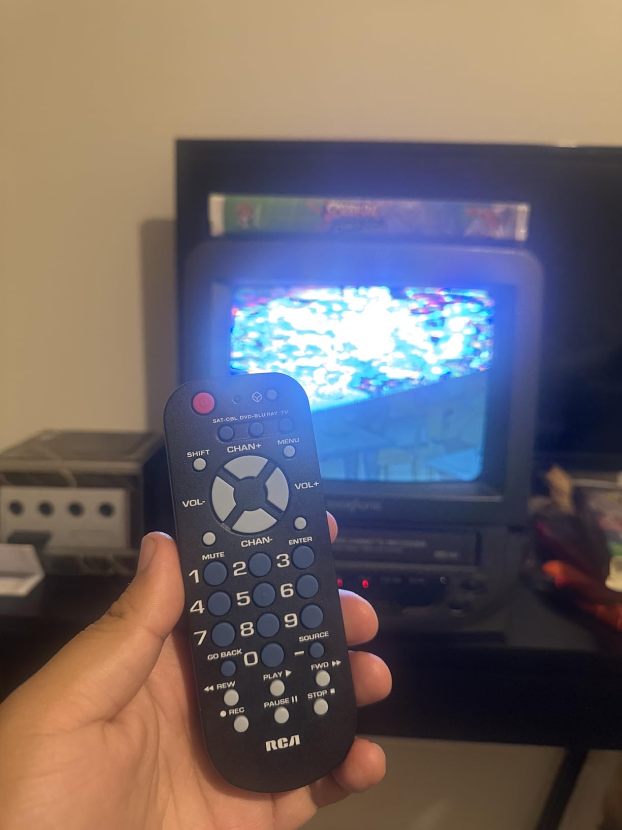 RCA 3-Device Palm-Sized Universal Remote, Long Range IR, Replaces Most Major Remote Brands, Designed for Comfort, RCR503BE customer photo 2