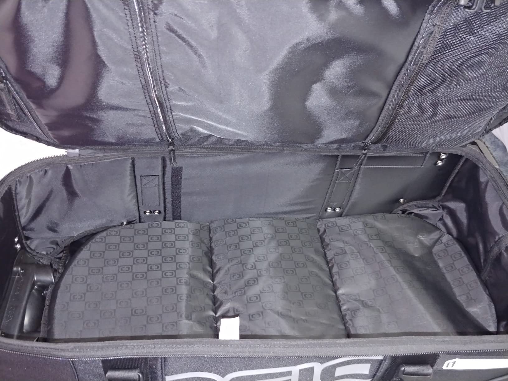 OGIO RIG 9800 Wheeled Suitcase (Stealth) customer photo 2