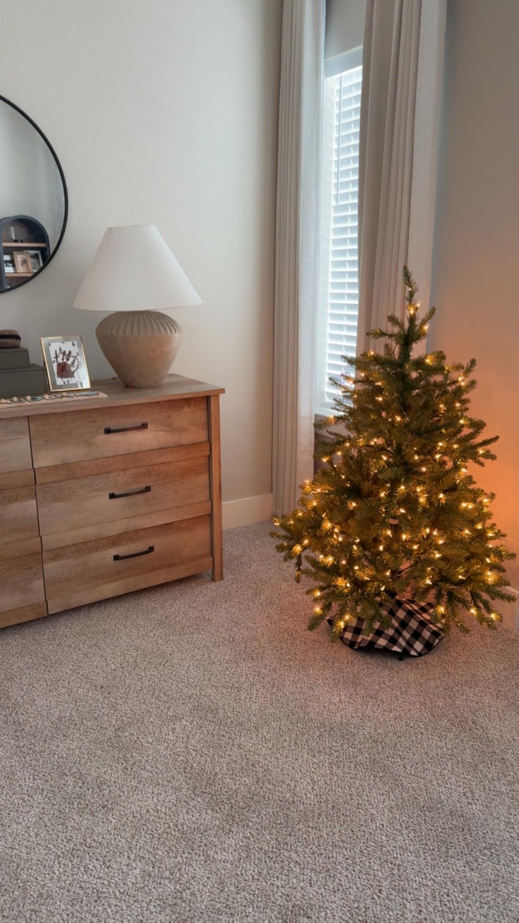National Tree Company 9ft Pre-Lit Dunhill Fir Artificial Christmas Tree | 900 Clear Lights, 4,026 Tips, Includes Stand, Green customer photo 1