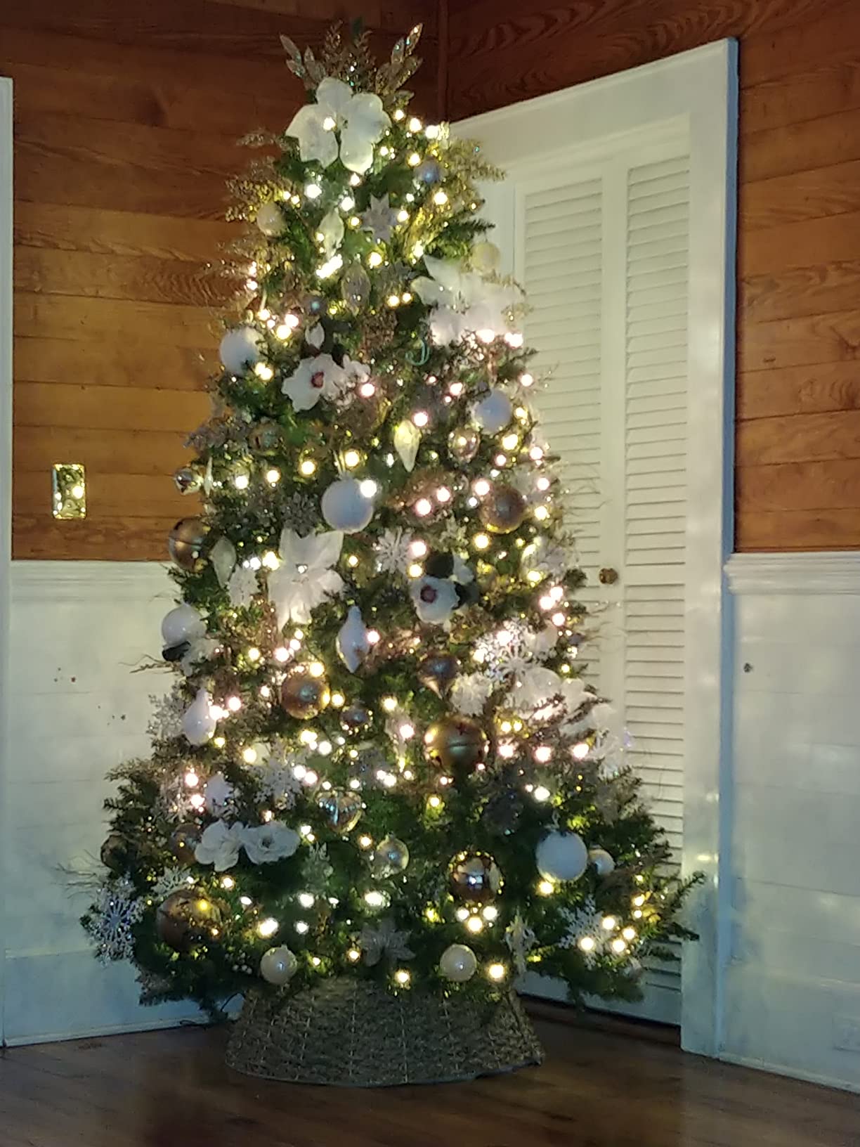 National Tree Company 9ft Unlit Dunhill Fir Full Artificial Christmas Tree | 4,026 Tips, Includes Stand, Green customer photo 1
