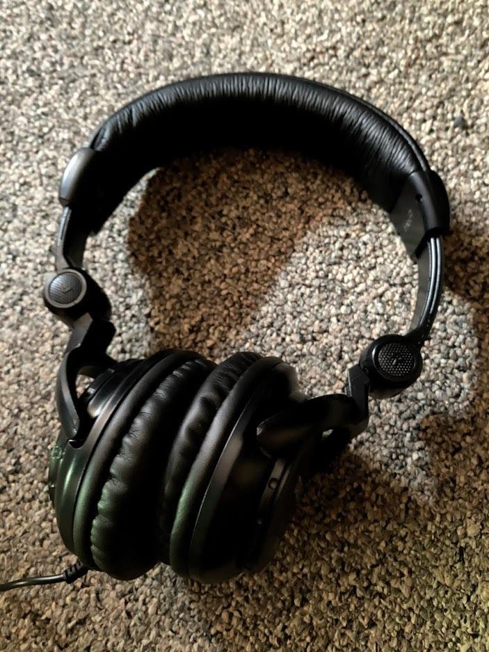 TASCAM TH-02 Professional Studio Monitor Headphones, Wired, Over Ear — for Recording, Podcast, DJ, Music and Guitar, with 1/4 Inch Jack Adapter customer photo 2