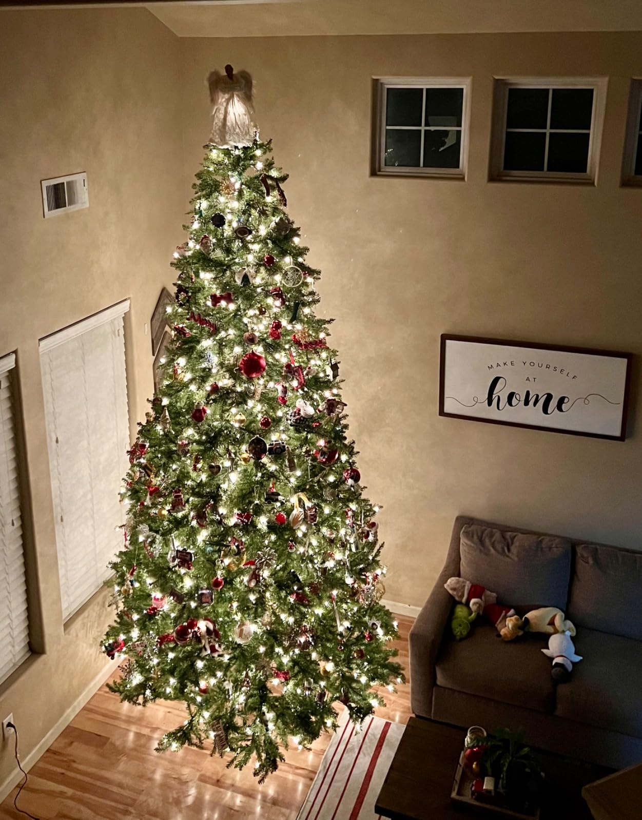 National Tree Company 7ft Pre-Lit Dunhill Fir Artificial Christmas Tree | 700 Clear Lights, 2,144 Tips, Includes Stand, Green customer photo 1