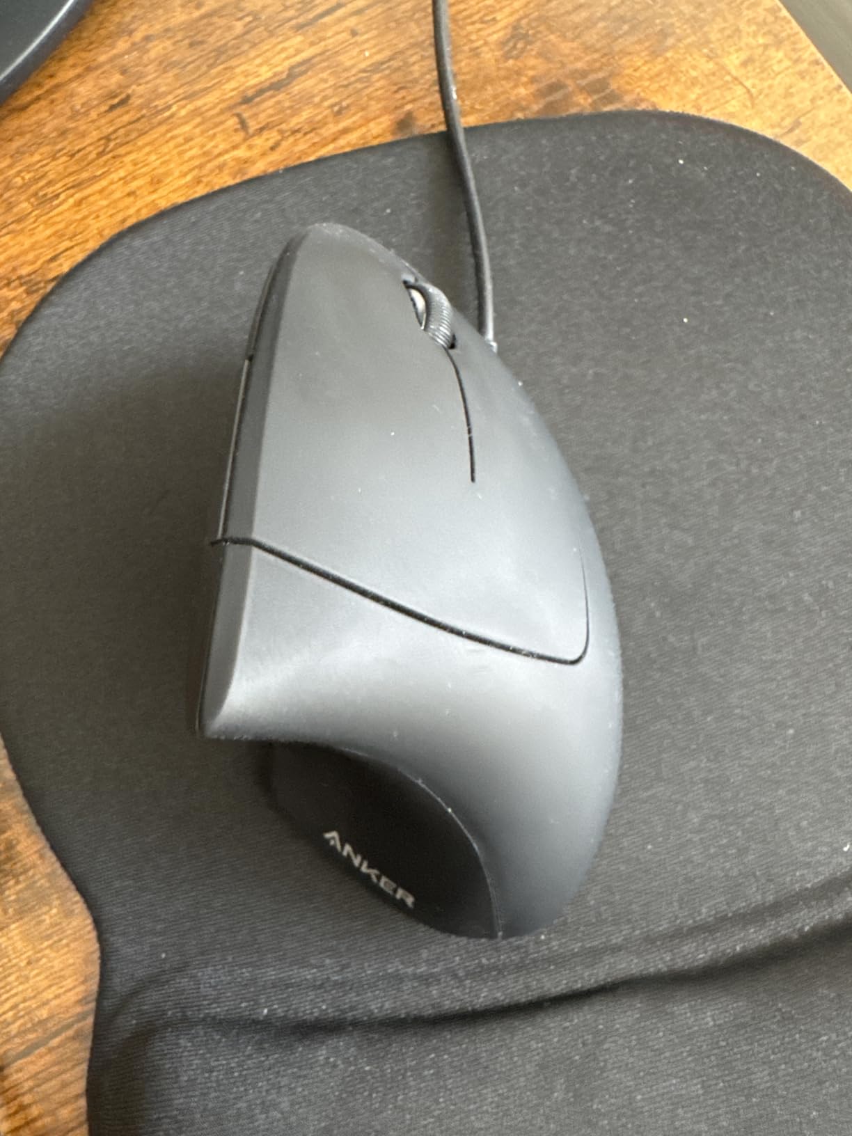 Anker USB Wired Vertical Mouse, Ergonomic Mouse for Computer and Laptops customer photo 2