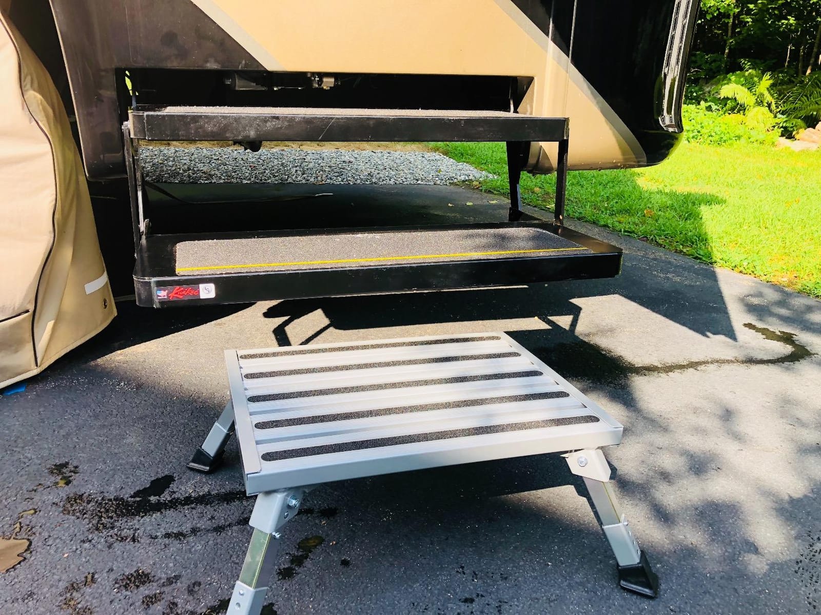 Camco Folding Aluminum Step Stool, Adjustable Height for RV and Trailers, Silver - Lightweight, Foldable, and Heavy-Duty Stepping Platform for Home and Camping customer photo 1