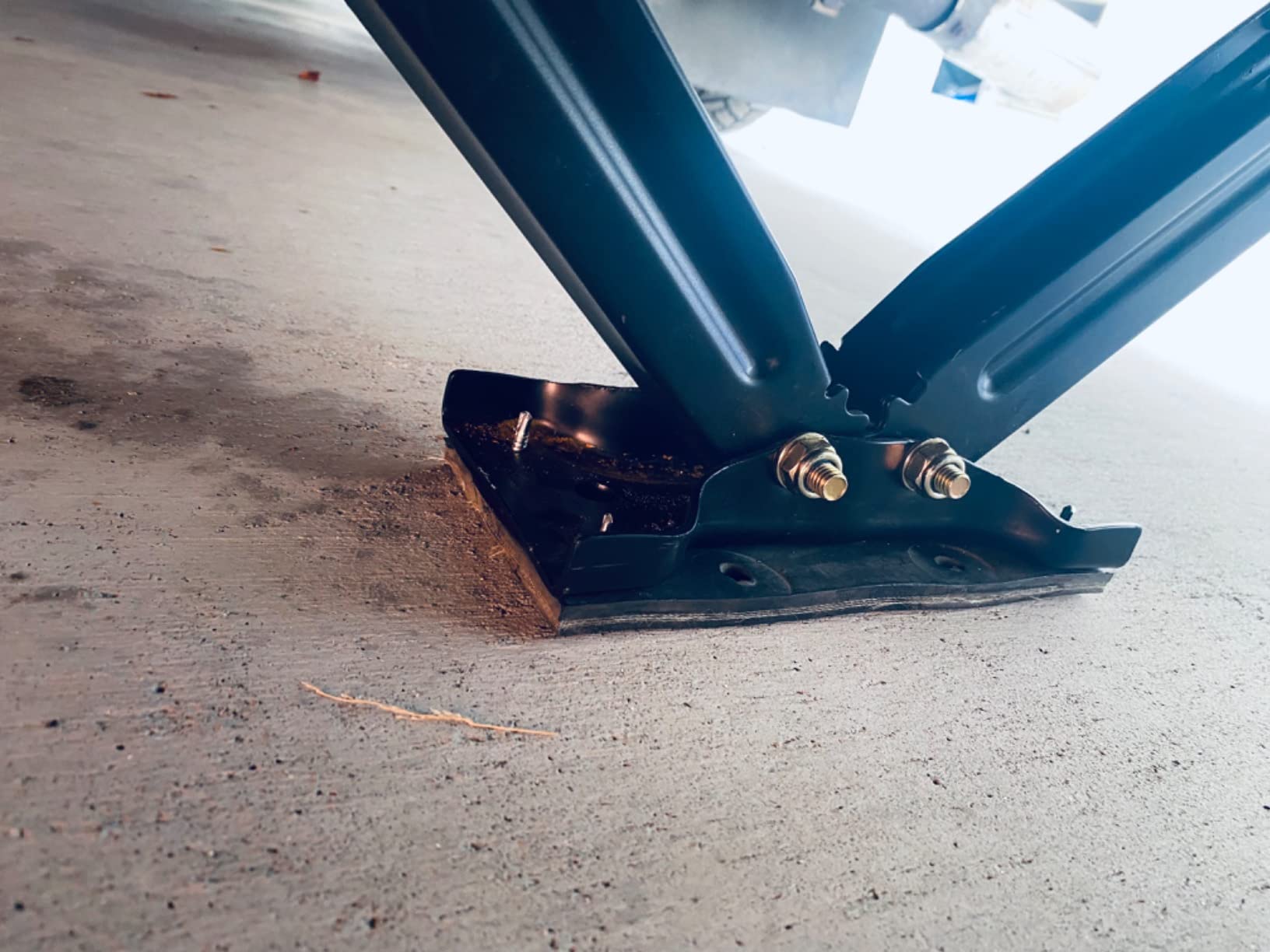 Camco EAZ-Lift 24-inch Stabilizing RV Scissor Jacks - Features a 7,500 lb Load Capacity - Heavy-Duty Steel Construction - Set of 2 (48830) customer photo 2