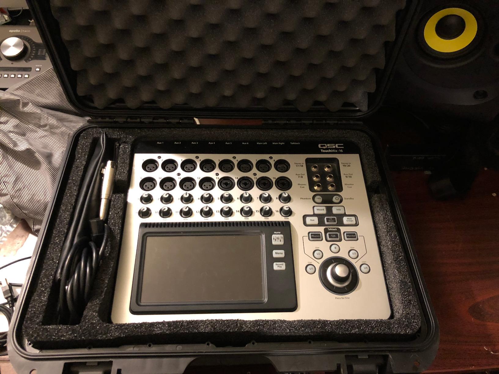 QSC TouchMix-8 Compact Digital Mixer with Bag customer photo 1