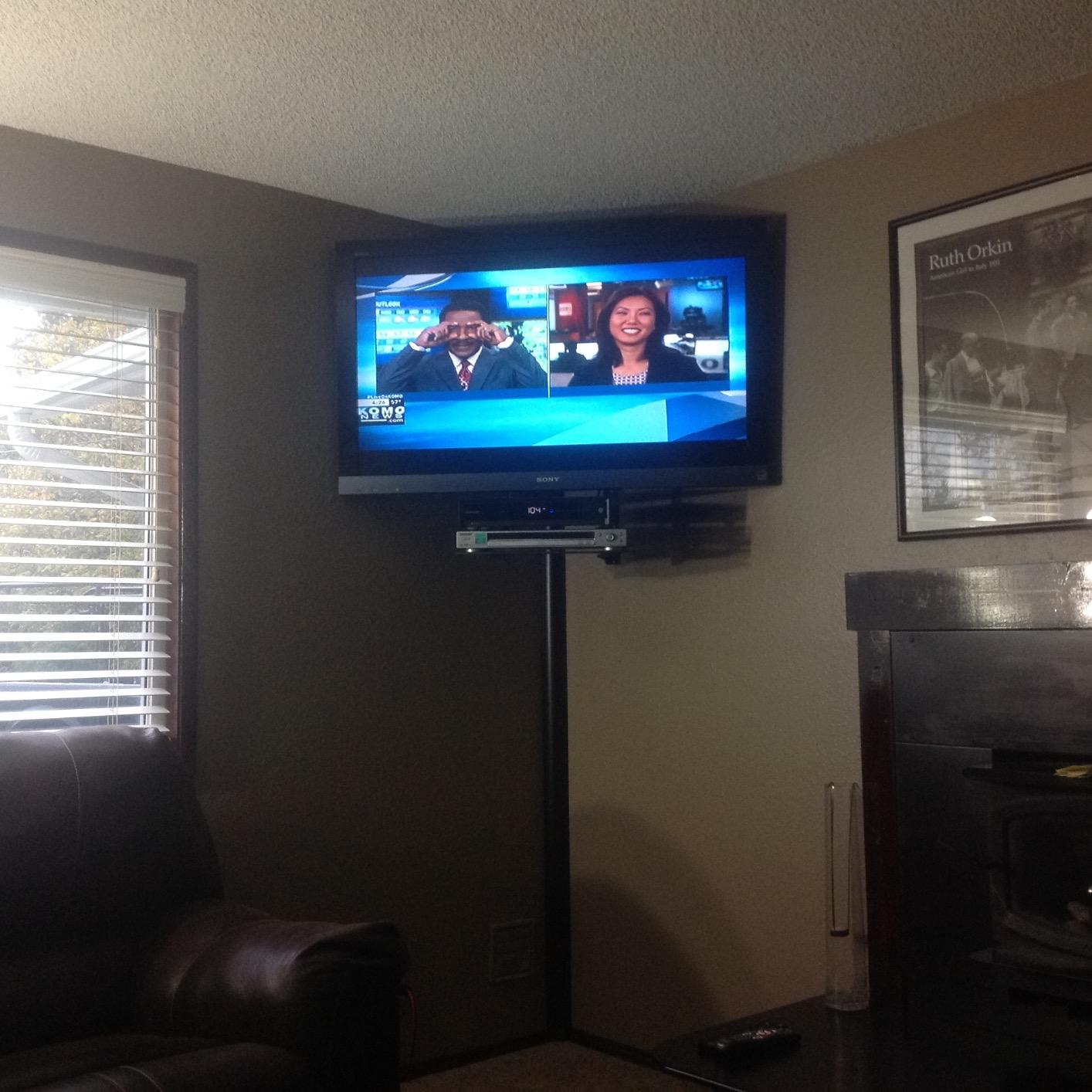 Mount-It TV Wall Mount Shelf Bracket Under TV for Cable Box, DVD Player, Stereo AV Components Shelf,Black customer photo 2