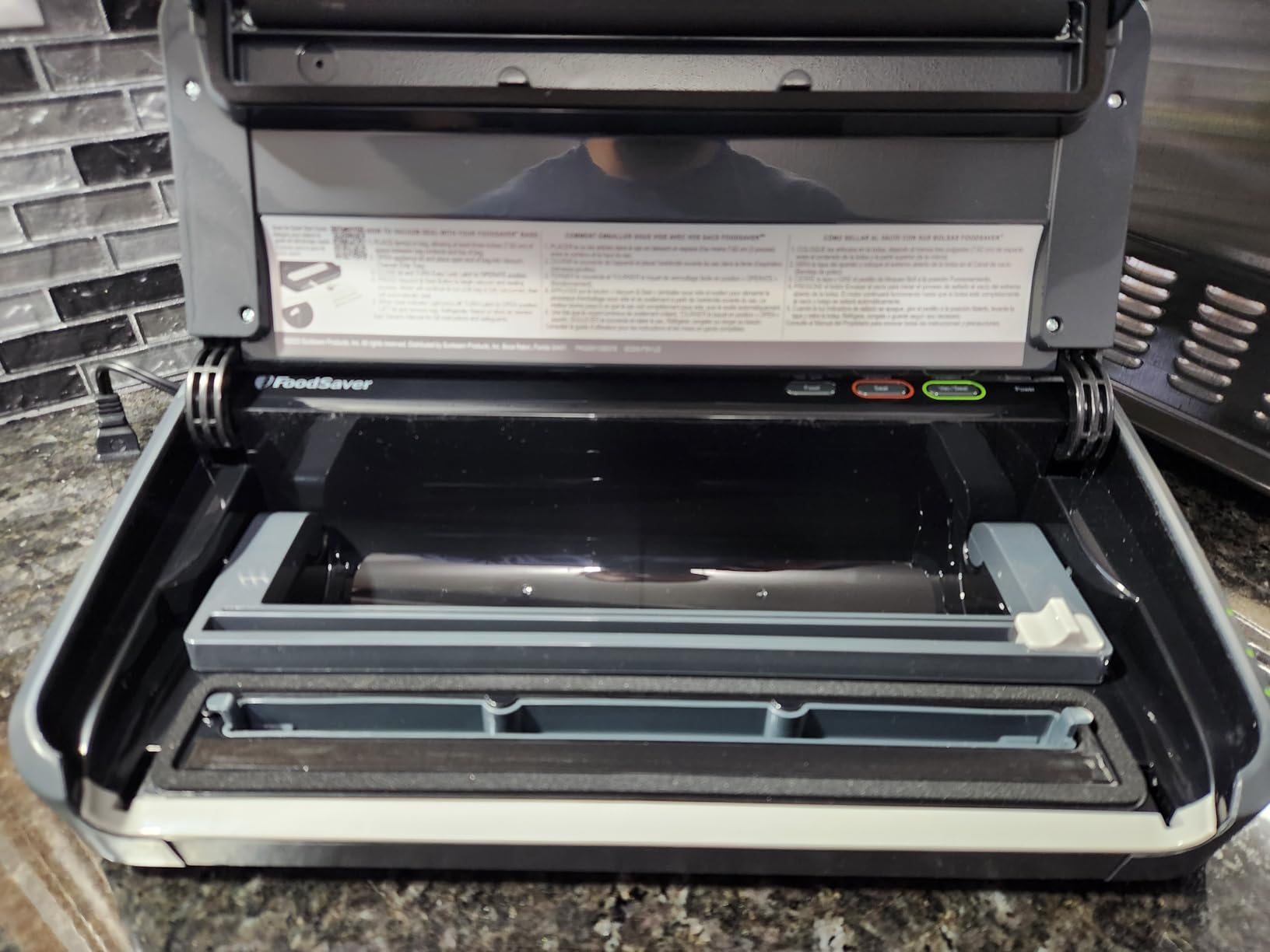 FoodSaver FM2100 Vacuum Sealer Machine, One-Touch Sealing, Roll Storage & Cutter, Dry & Moist Food, For Sous Vide Cooking, Accessory Port & Hose, Starter Bags & Roll Included customer photo 2