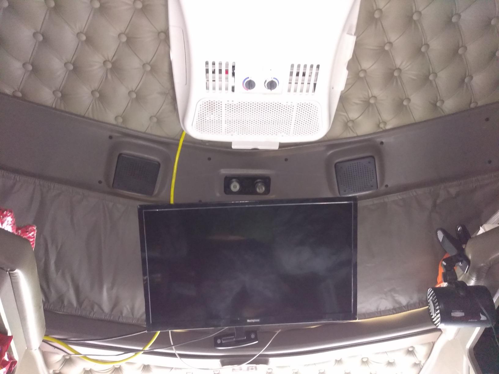Dometic Penguin II High Efficiency, Low Profile Rooftop Air Conditioner, Ducted or Non-Ducted Application, 13.5K BTU, Polar White, Cool Only, No Pre-Installed Controls customer photo 2