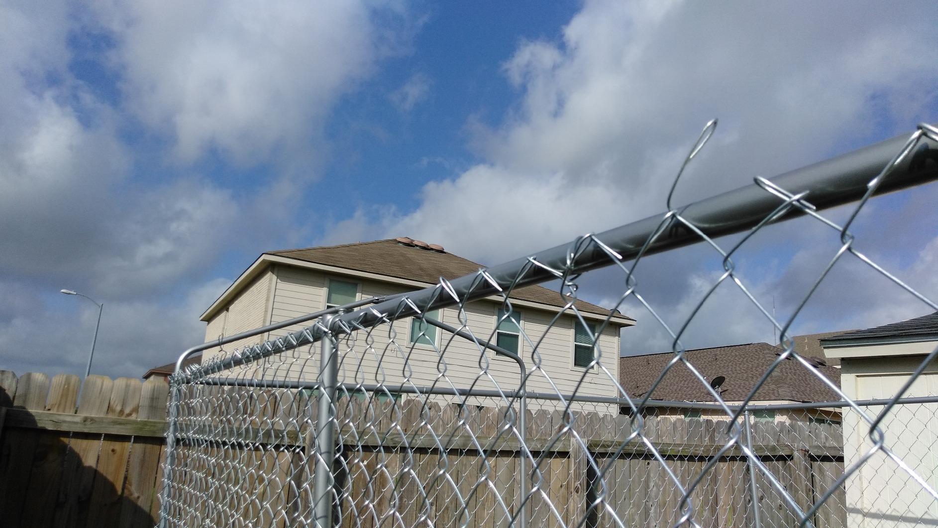 Lucky Dog 10' x 10' x 6' Heavy Duty Outdoor Welded Galvanized Steel Chain Link Dog Kennel Enclosure with 2 Configurations and Latching Door, Silver customer photo 2