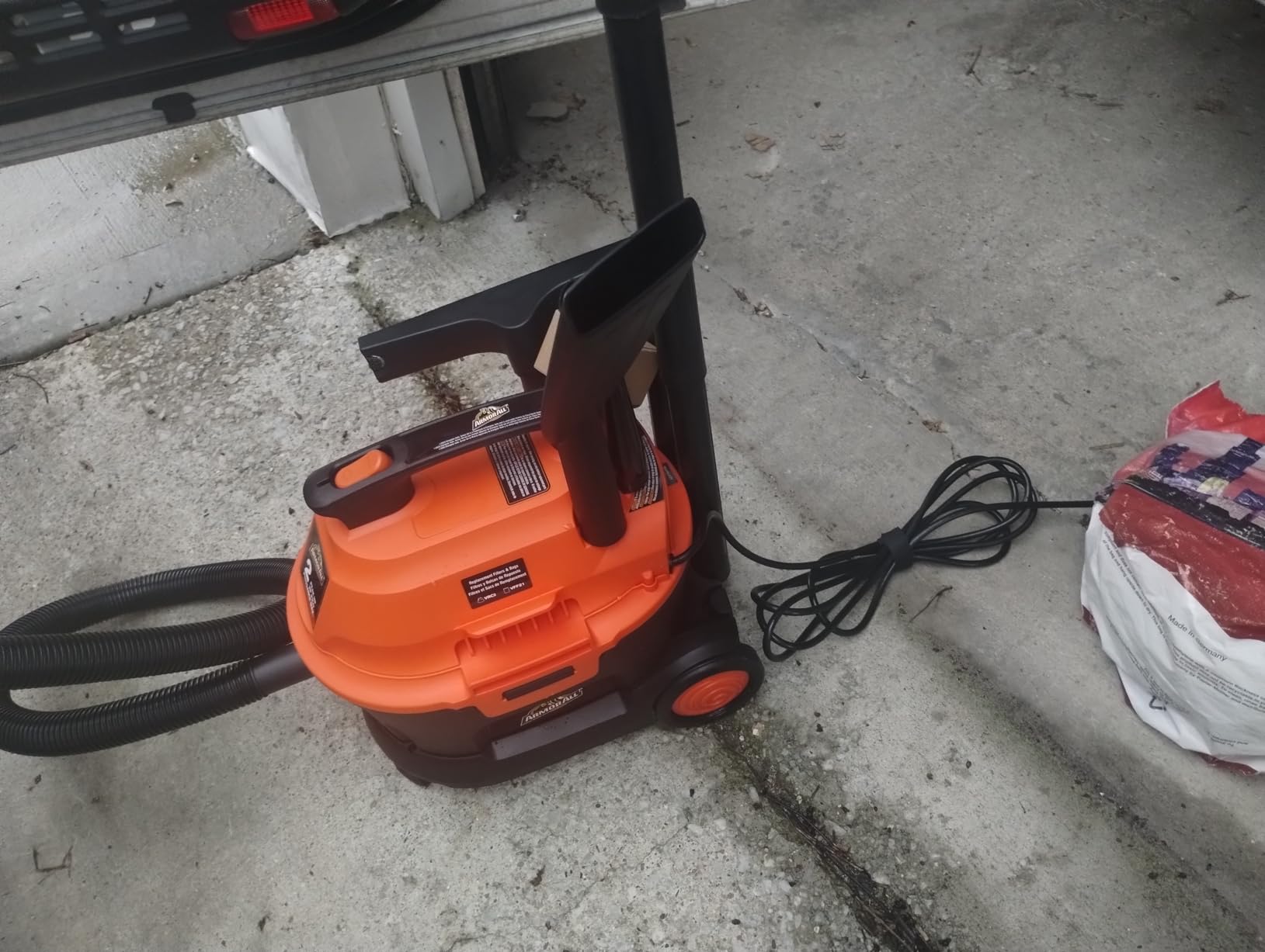 Armor All AA255W 2.5 Gal 2 Peak HP Wet/Dry Utility Vac Orange/Black customer photo 2