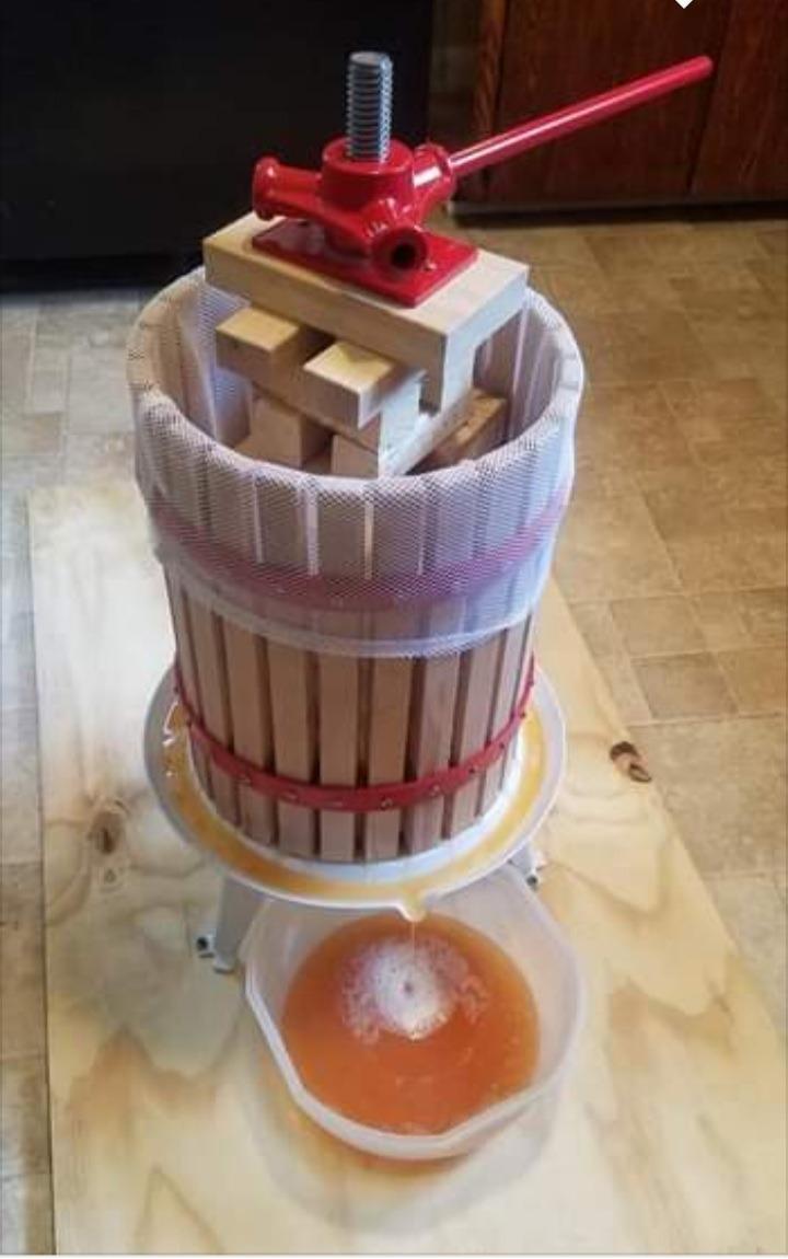 it's useful. 4.75 Gallon Solid Wood Basket Fruit, Cider and wine Press Old Fashioned Cast Iron Large Size customer photo 2