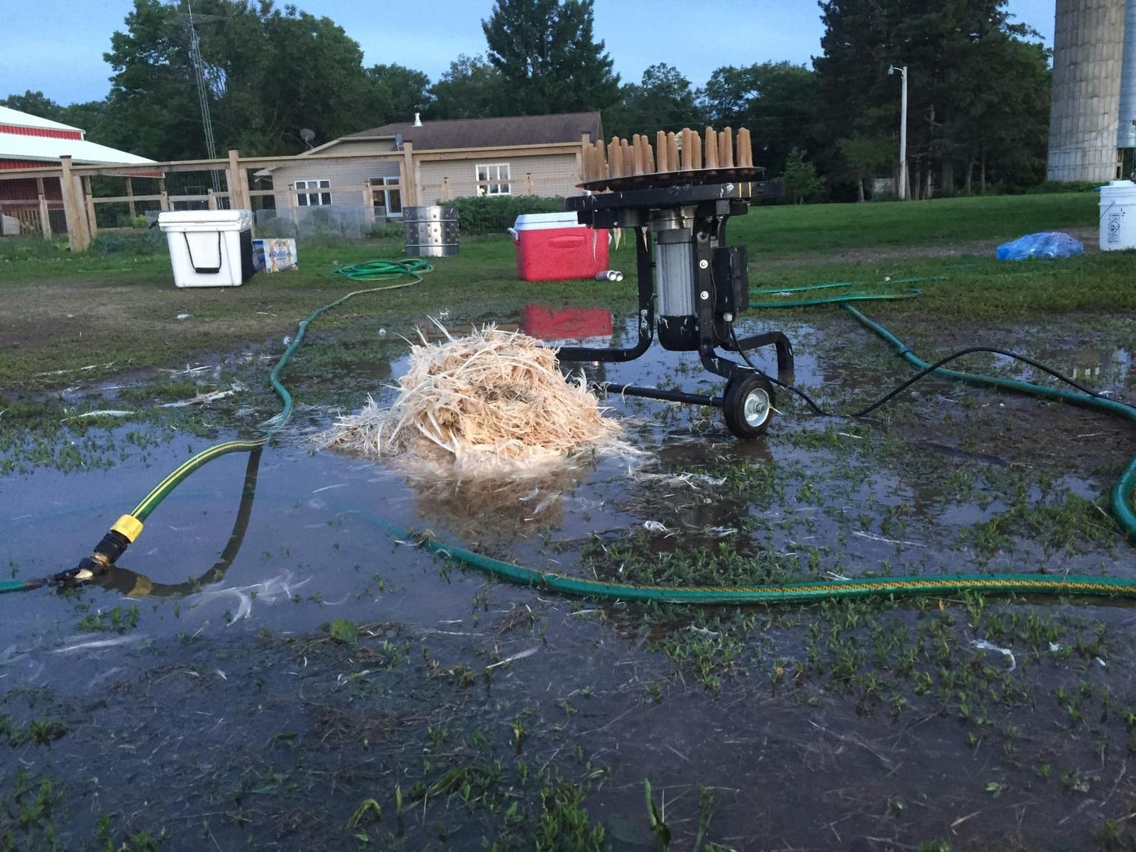 Yardbird 21833 Chicken Plucker, Stainless Steel, 1.5 HP Motor, 20-inch Drum, 110 Natural Soft Fingers, Integrated Irrigation Ring, Transport Wheels, Simple Debris Collection customer photo 1