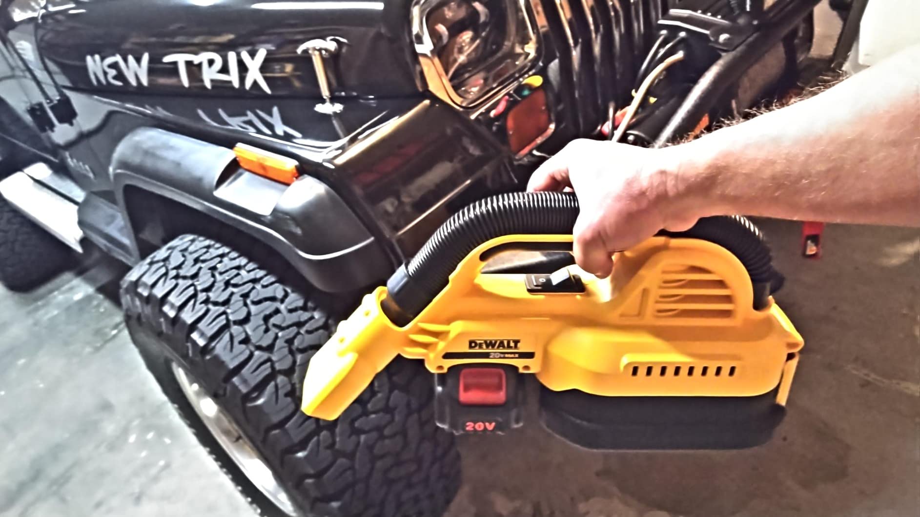 DEWALT 20V MAX Hand Vacuum, Cordless, for Wet or Dry Surfaces, 1/2-Gallon Tank, Washable Filter, Portable, Bare Tool Only (DCV517B) customer photo 1