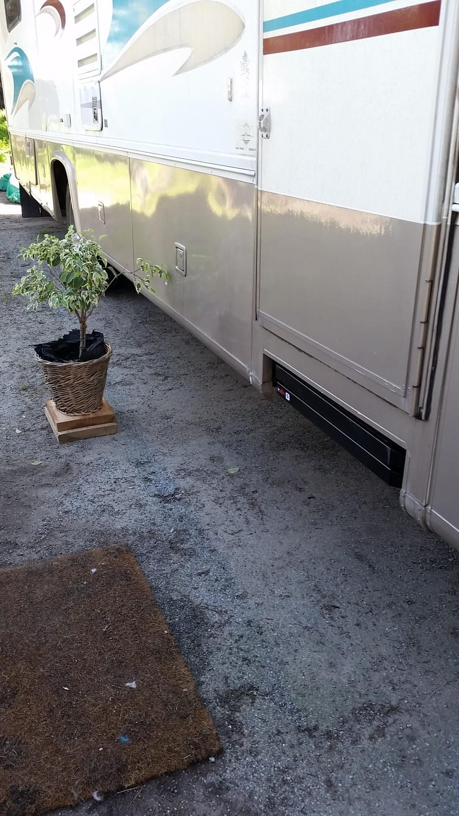 Kwikee 32 Series Electric Step Assembly with Logic Control Unit and Power Switch Kit for RVs and Travel Trailers customer photo 2