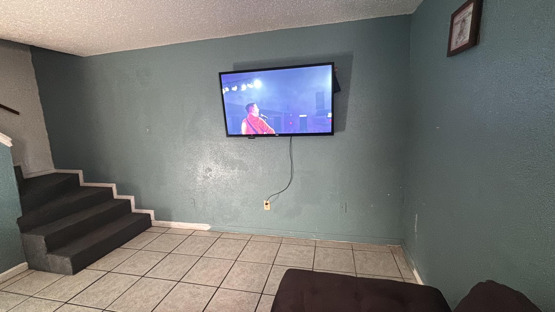 PERLESMITH Tilting TV Wall Mount for 37–85 inch TVs up to 132 lbs customer photo 1