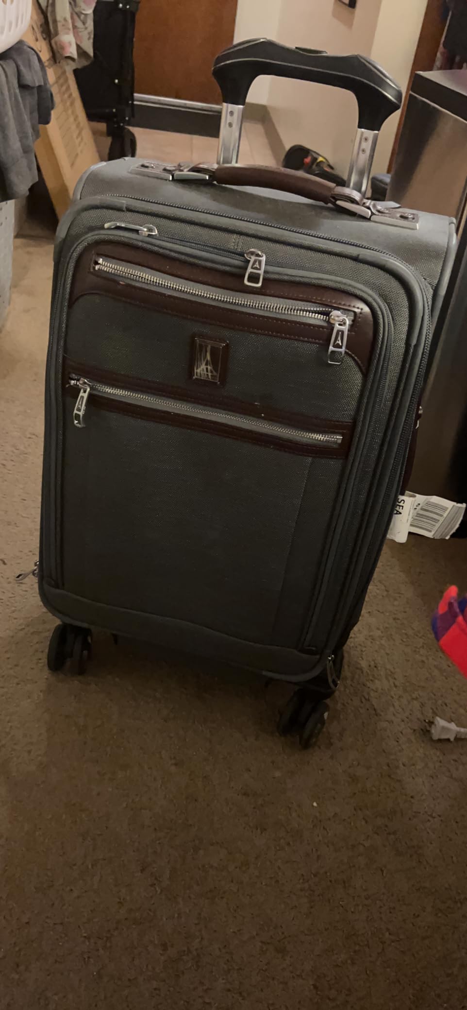 Travelpro Platinum Elite Carry-On Luggage Spinner, Black, 21-Inch | Expandable Softside With USB Port, Built-In Suiter, 8 Wheels & TSA-Approved Lock for Travelers customer photo 2