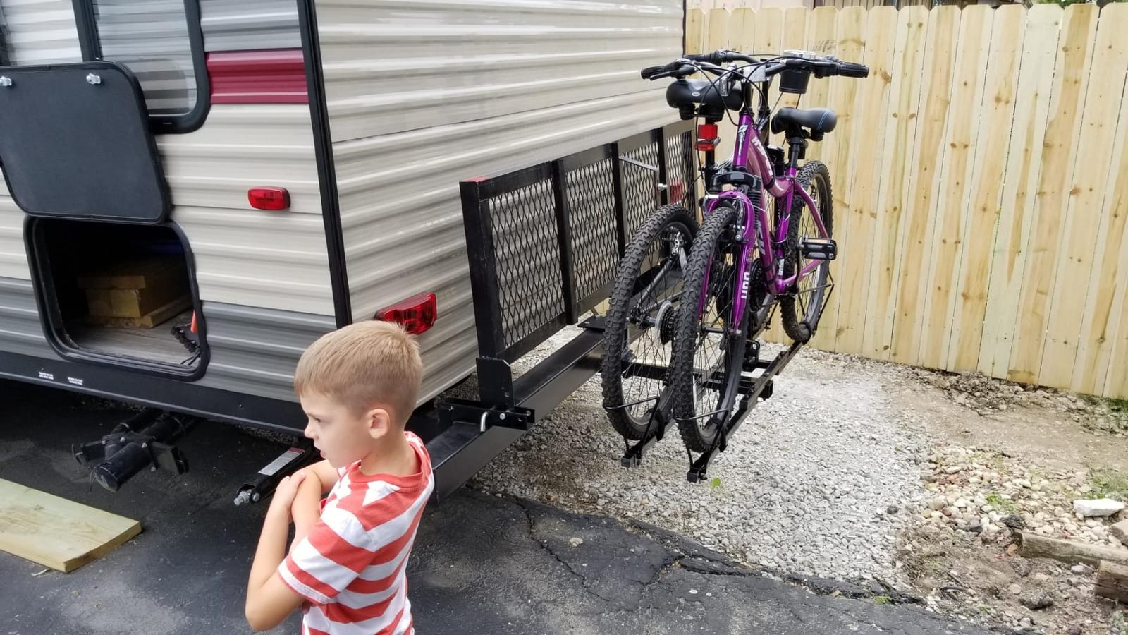 Camco Eaz-Lift Camper/RV Bumper Hitch - Ideal for Bikes, Cargo Racks & More - Clamps onto 4” Square RV Bumpers - No Drilling Required for Install - Crafted of Heavy Duty Powder-Coated Steel (48473) customer photo 1