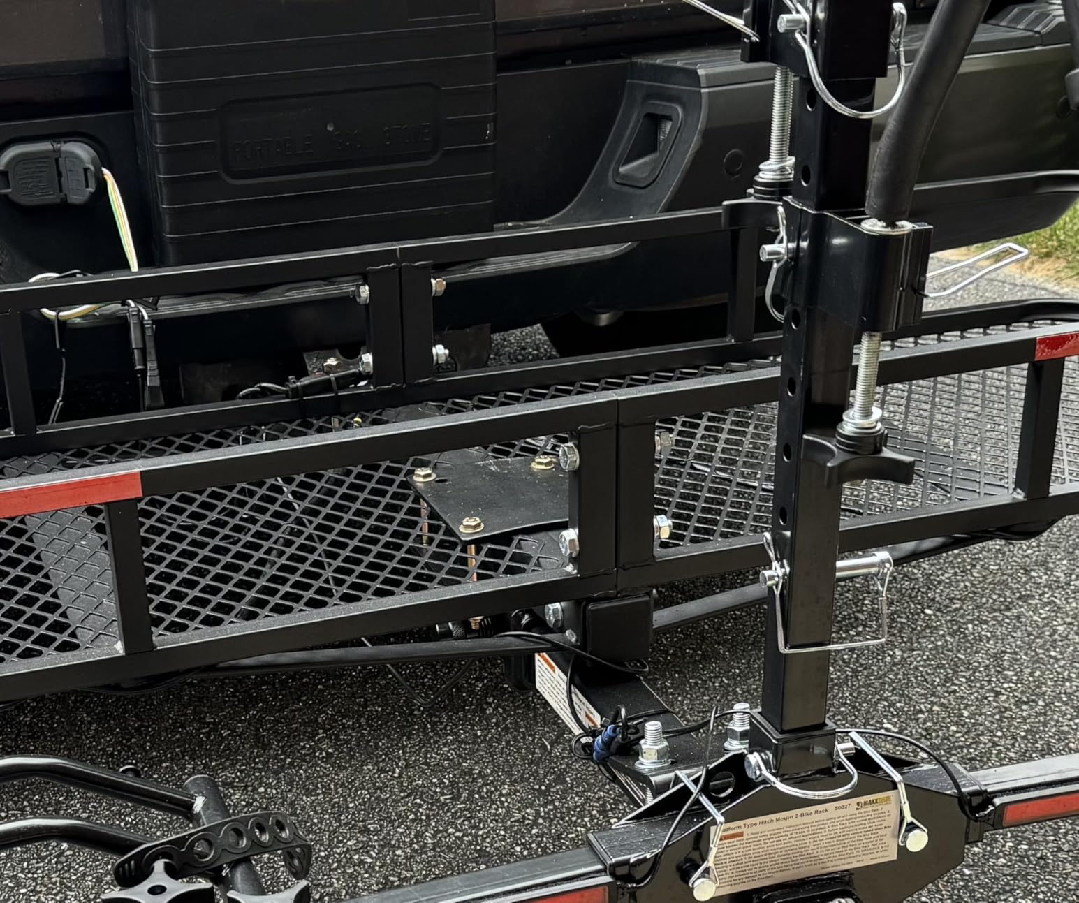 Camco Eaz-Lift Camper/RV Bumper Hitch - Ideal for Bikes, Cargo Racks & More - Clamps onto 4” Square RV Bumpers - No Drilling Required for Install - Crafted of Heavy Duty Powder-Coated Steel (48473) customer photo 2