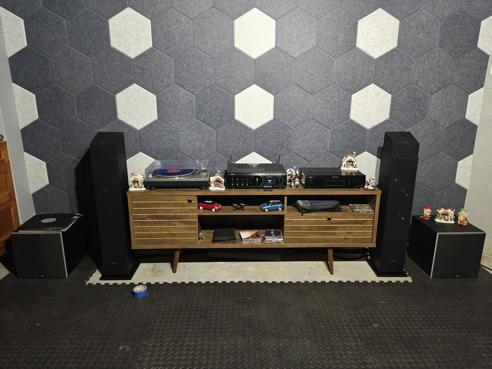 Sony SS-CS3 3-Way 4-Driver Floor-Standing Speaker (Black) | Pair customer photo 2
