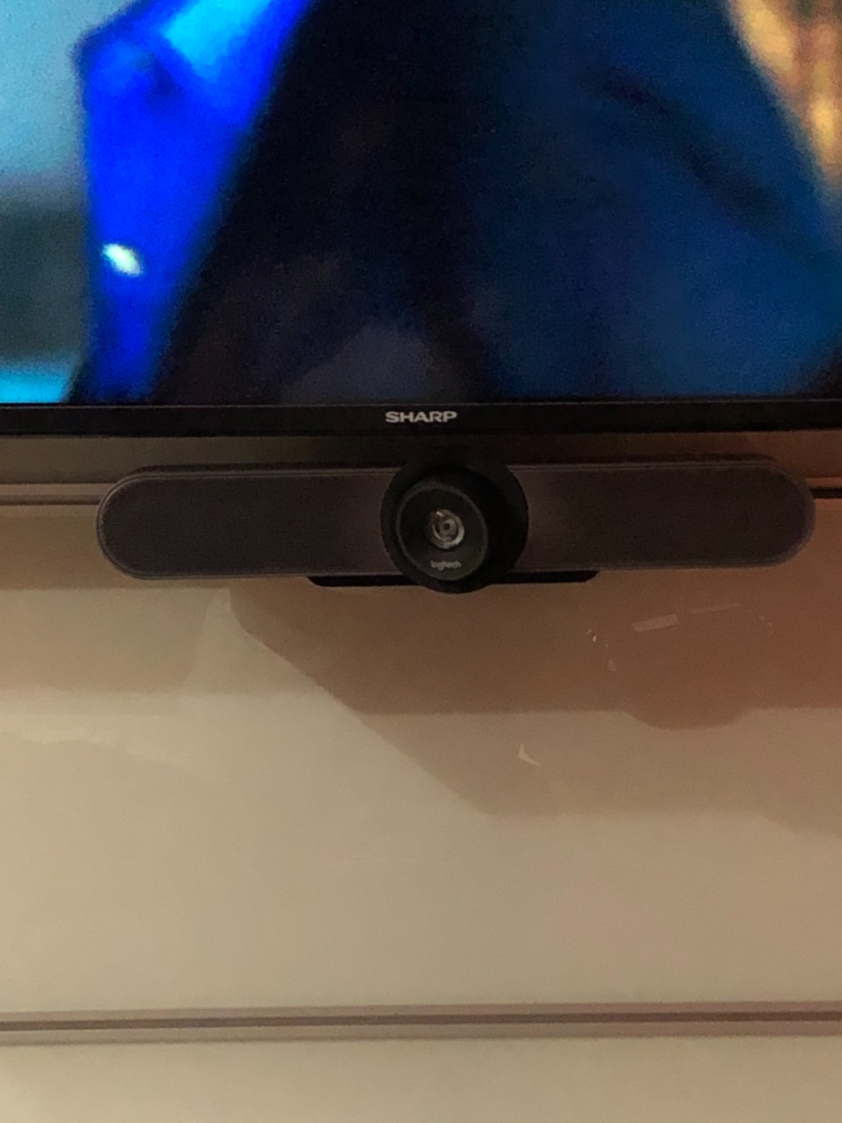 Logitech MeetUp Video Conferencing System 4K 3 Microphones - Black customer photo 2