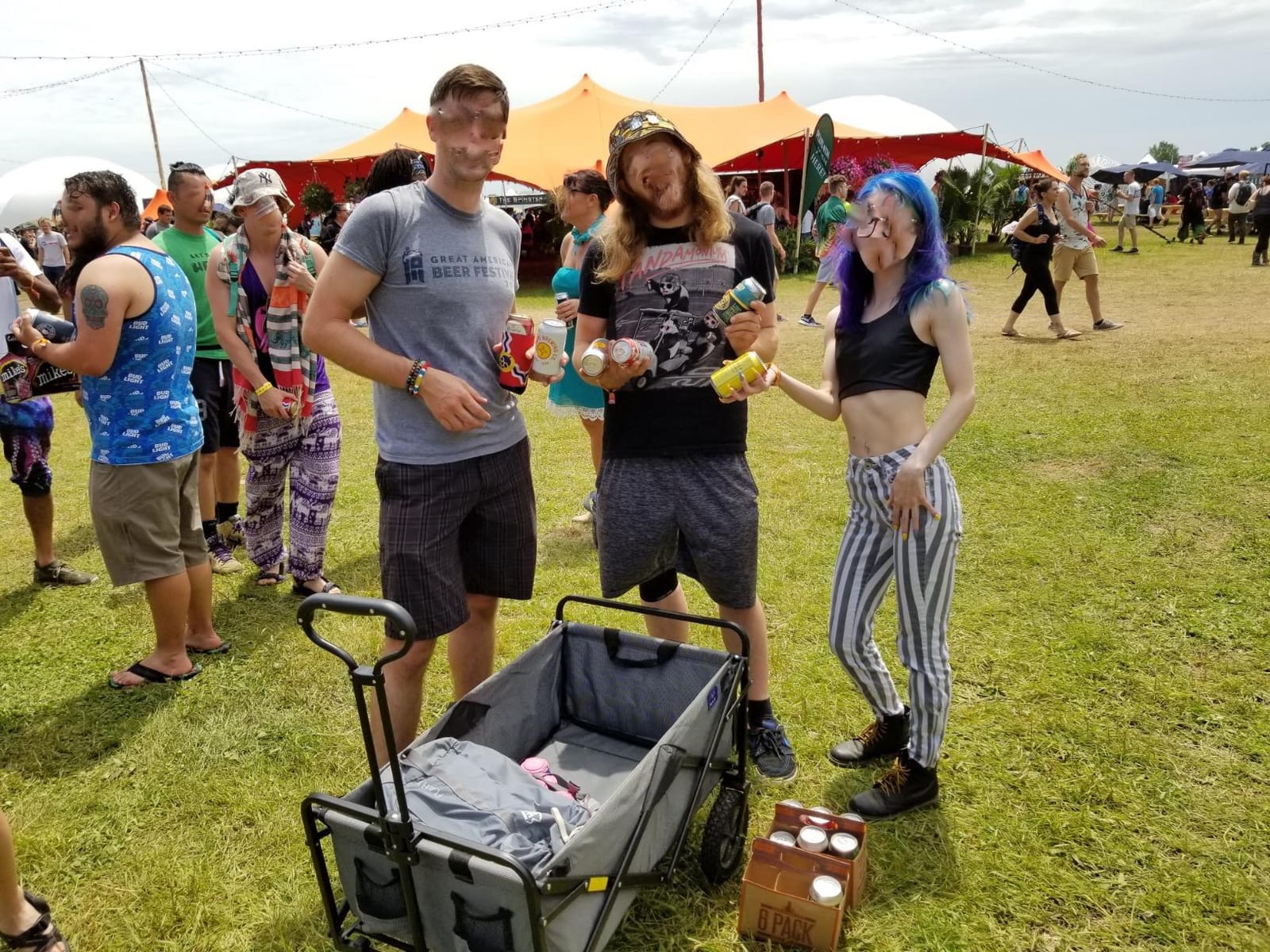 Mac Sports Collapsible Outdoor Utility Wagon with Folding Table and Drink Holders, Gray customer photo 1