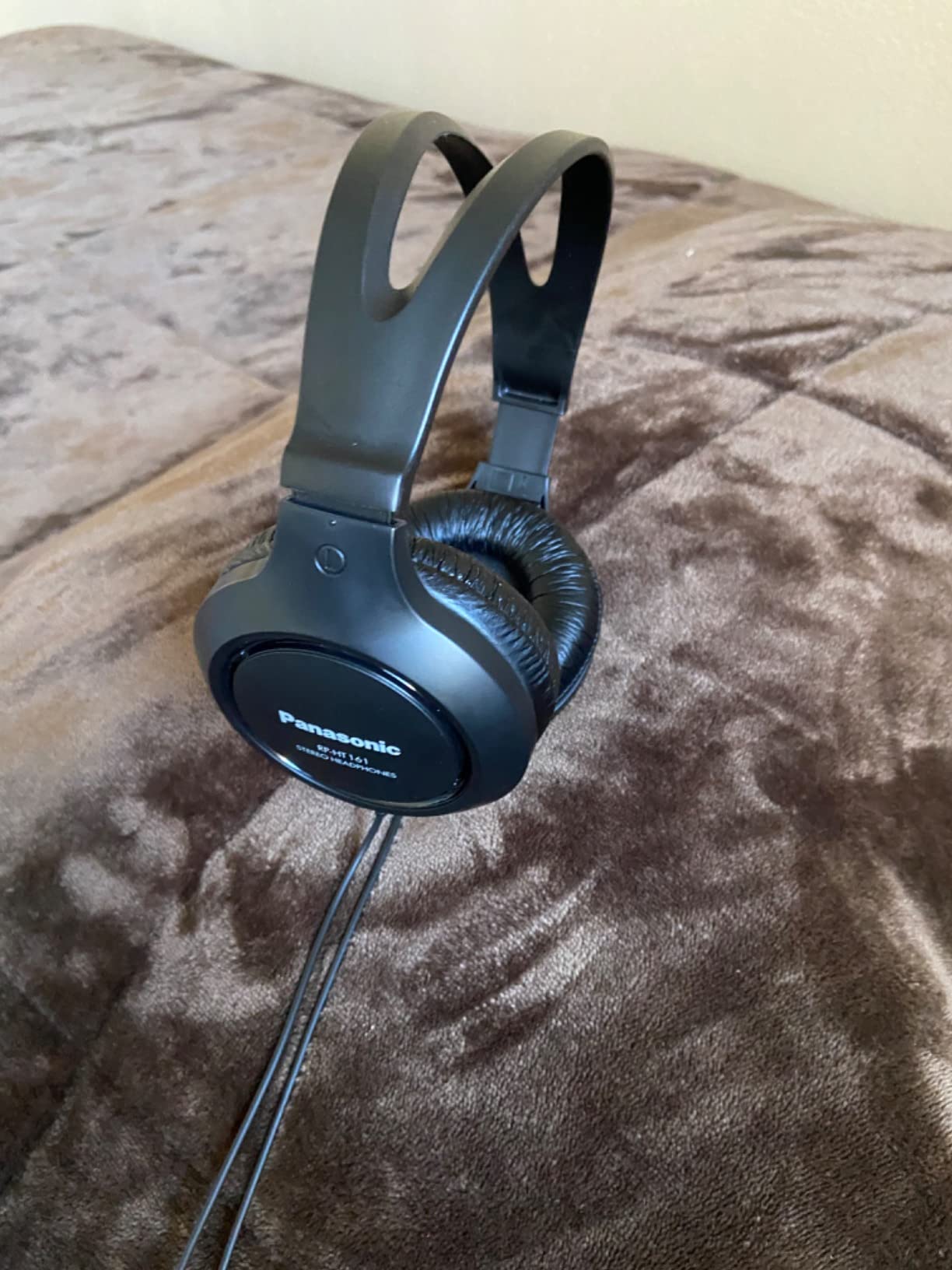 Panasonic Headphones, Lightweight Over The Ear Wired Headphones with Clear, Sound and XBS for Extra Bass, Long Cord, 3.5mm Jack for Phones and Laptops – RP-HT161-K (Black) customer photo 2